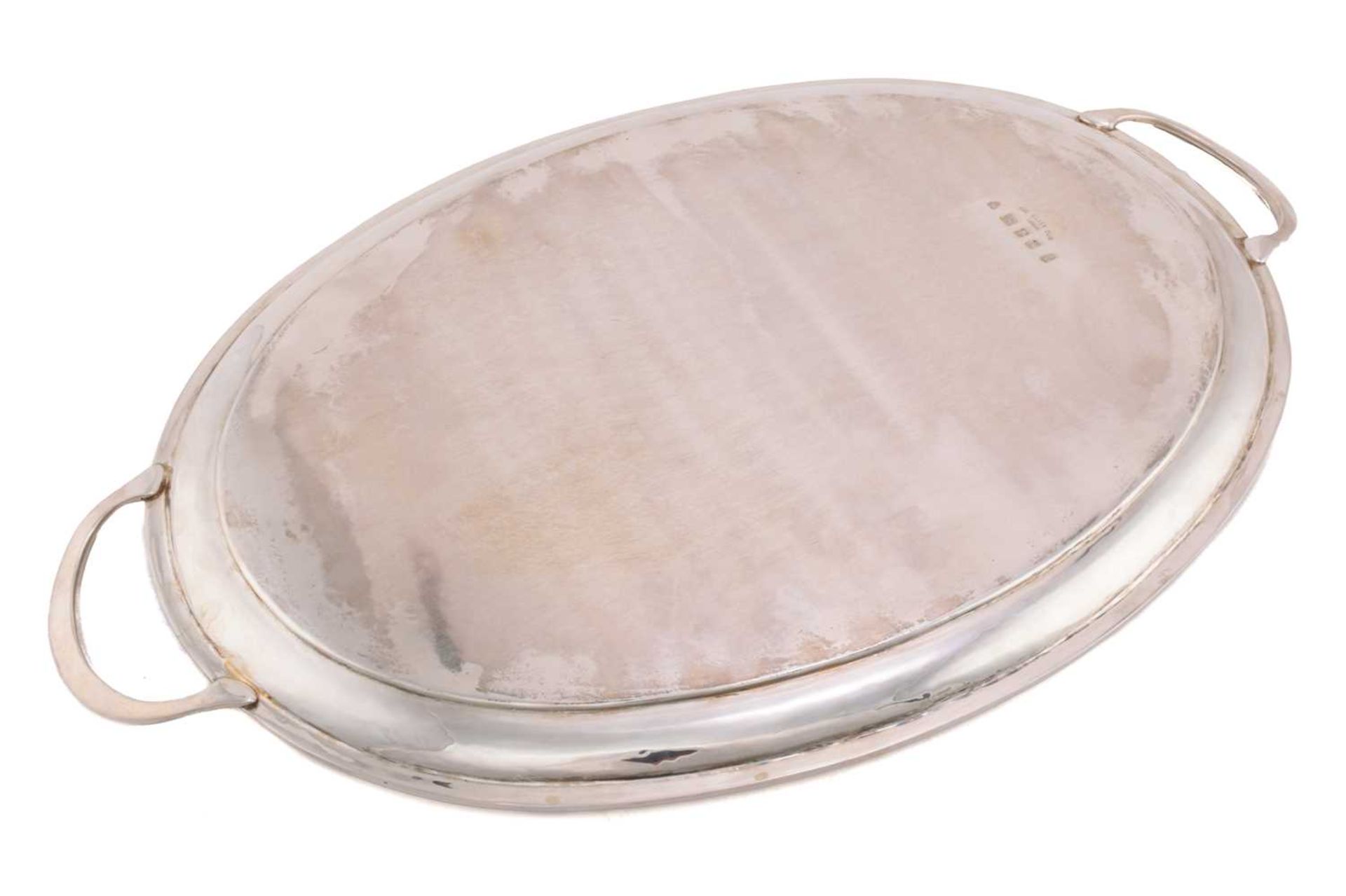 A 20th century silver tray, London 1977 by A Haviland-Nye, of oval form with bright-cut decoration - Image 2 of 5