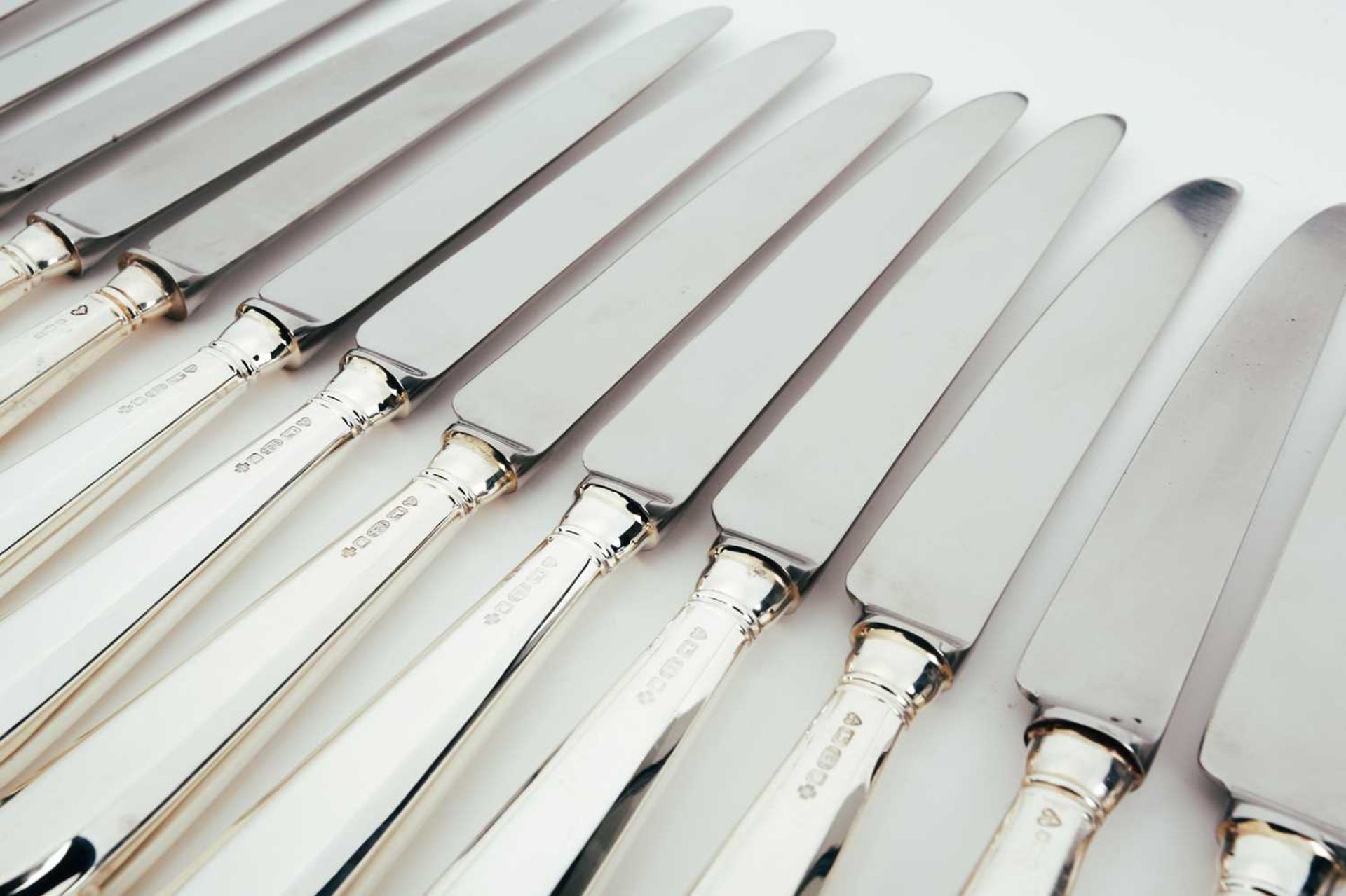 A mixed collection of various modern silver-handled cutlery, some with beaded borders, the others - Image 7 of 8