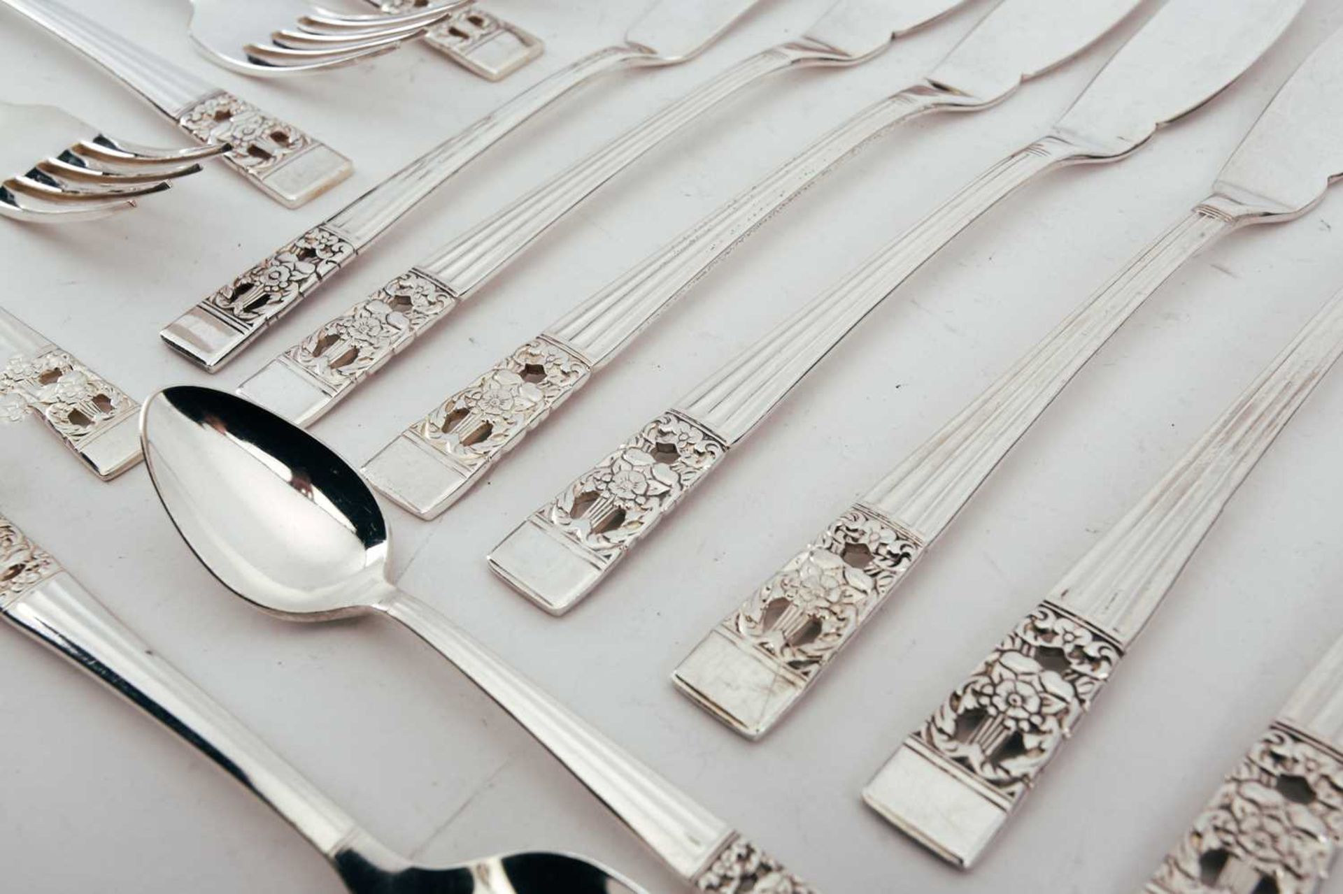 A tableware canteen of Community silver plate flatware, on four scroll legs, with three drawers; - Image 6 of 11