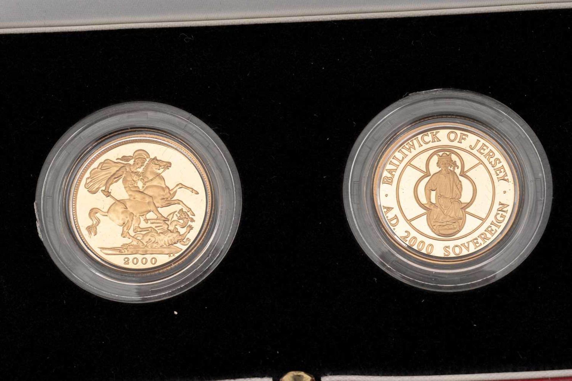 A 2000 United Kingdom gold proof two coin Jersey sovereign set; dated 2000. Number 1287 of a limited - Bild 4 aus 4