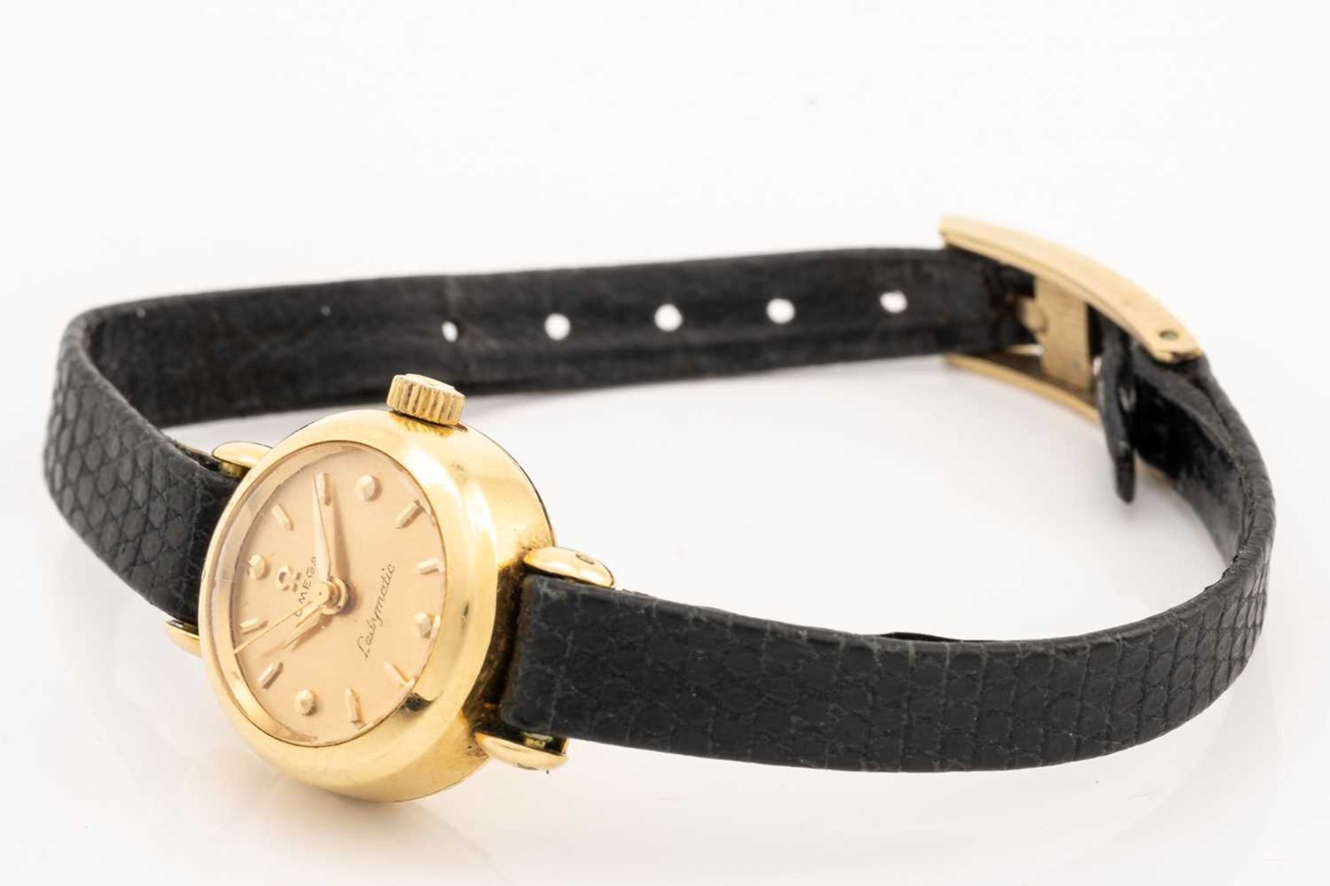 An Omega ladymatic wristwatch, featuring a swiss made automatic movement in a yellow metal case - Image 4 of 6