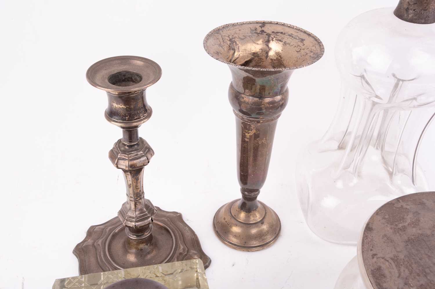 A small collection of silver, comprising a pair of candlesticks with weighted bases, 18.5cm, a - Image 34 of 34