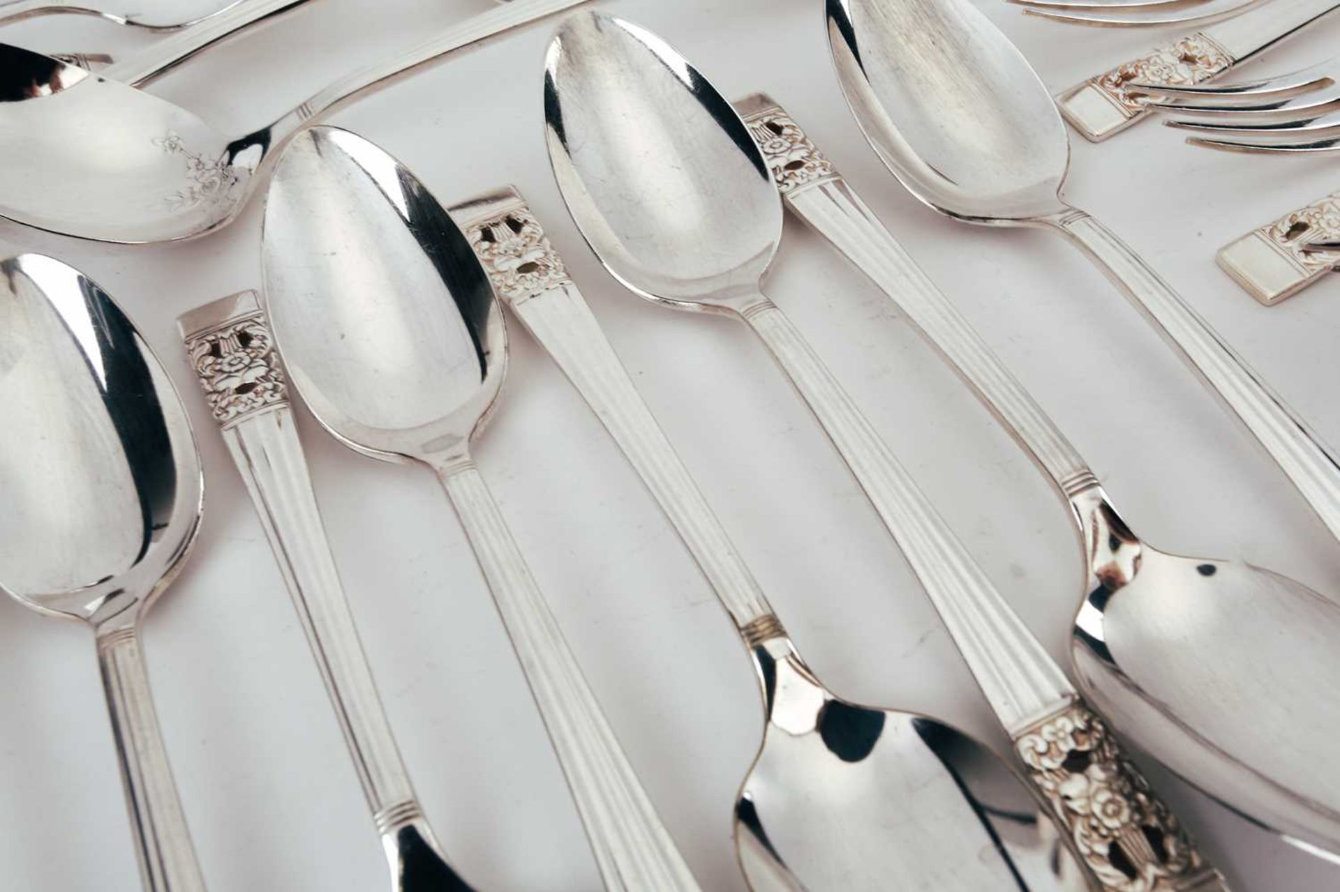 A tableware canteen of Community silver plate flatware, on four scroll legs, with three drawers; - Image 3 of 11