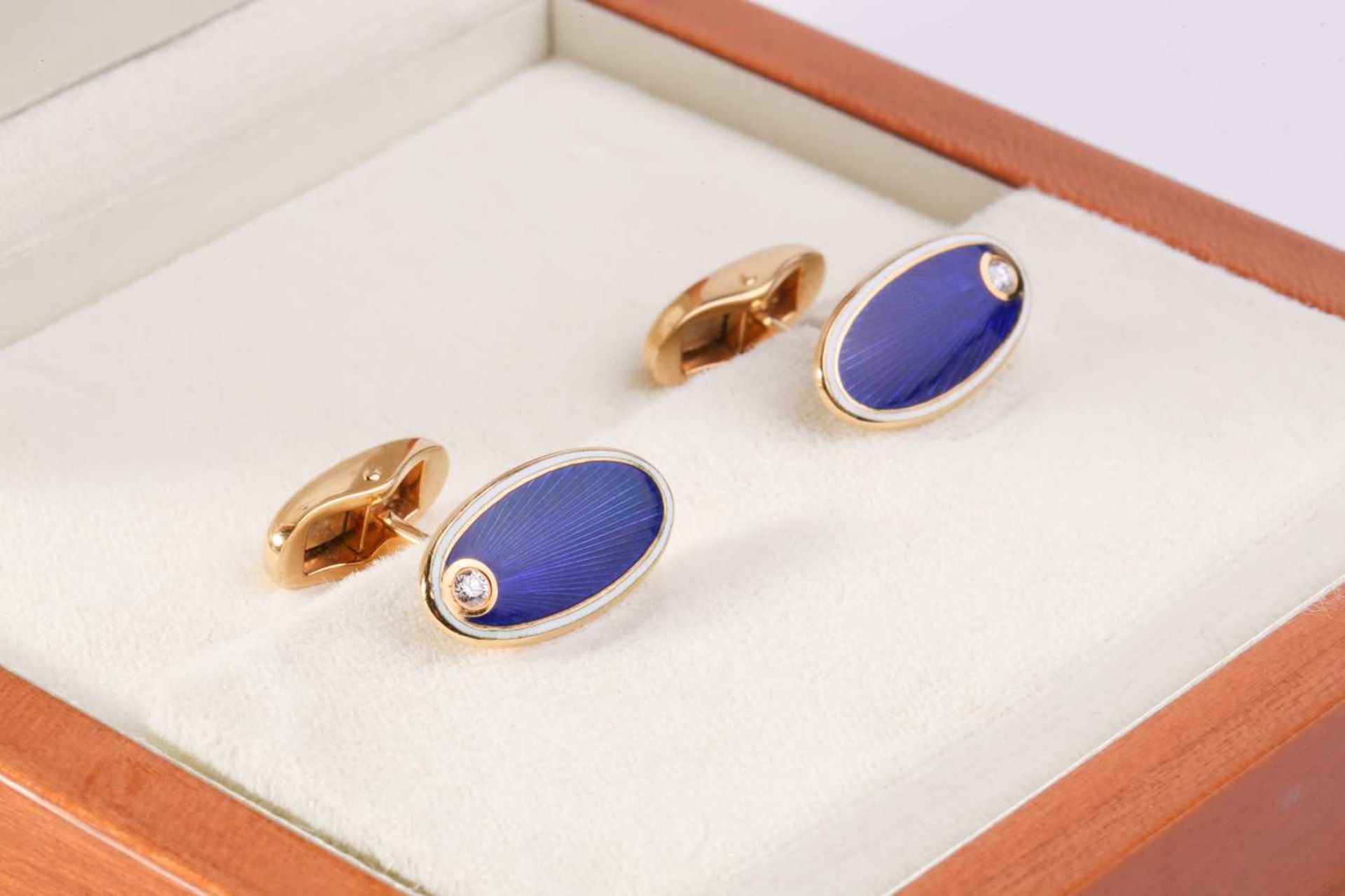 Fabergé - A pair of contemporary enamel cufflinks in 18ct yellow gold, each consisting of an oval - Image 6 of 9