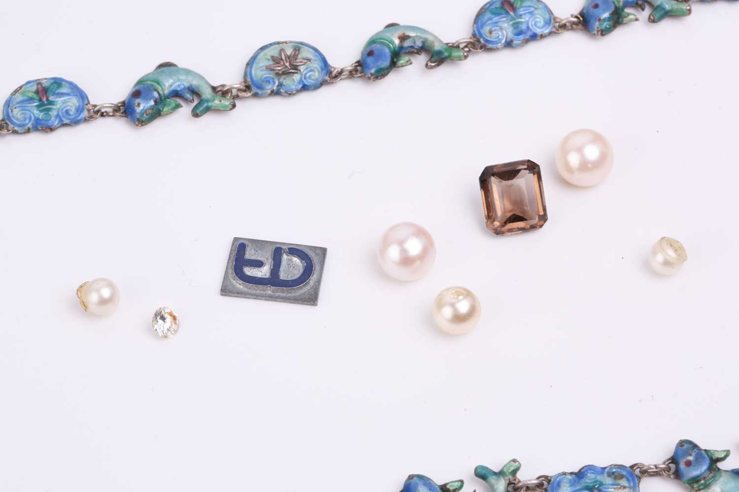 A small collection of jewellery items, including a silver and enamel fish necklace, a modern white - Image 4 of 10