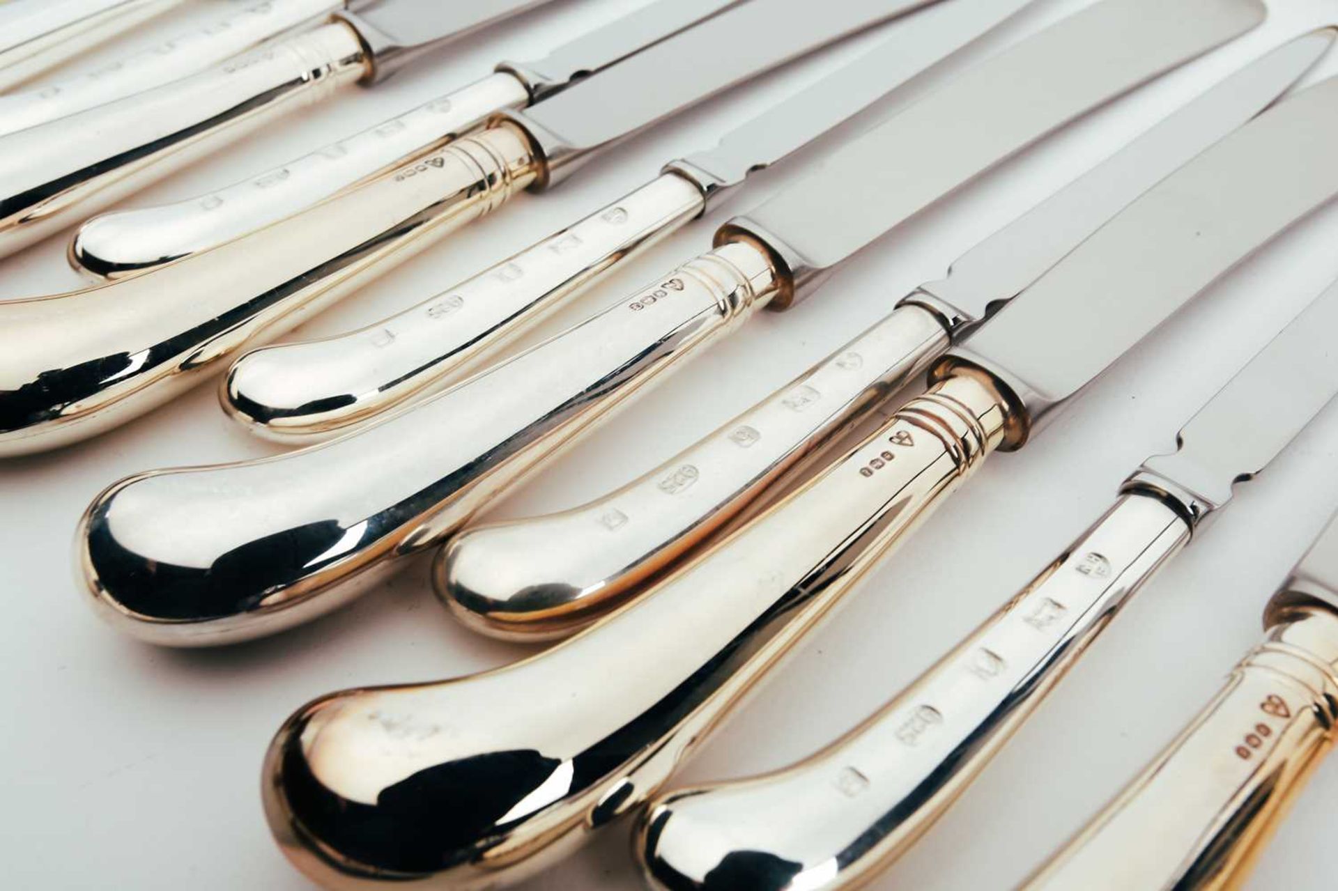 A mixed collection of modern silver-handled cutlery, including pistol grip dessert forks and various - Image 10 of 10