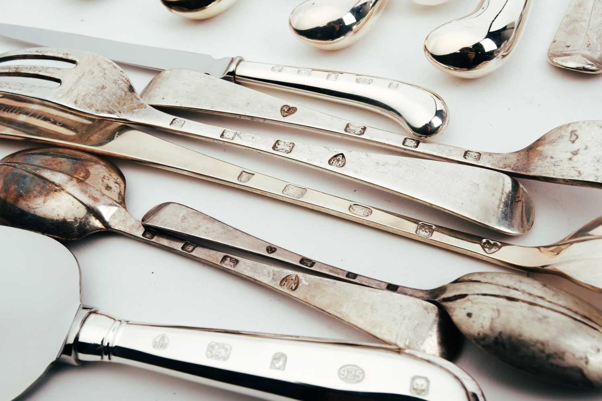 A mixed collection of modern silver pistol grip cutlery and other various silver flatware and - Image 3 of 9