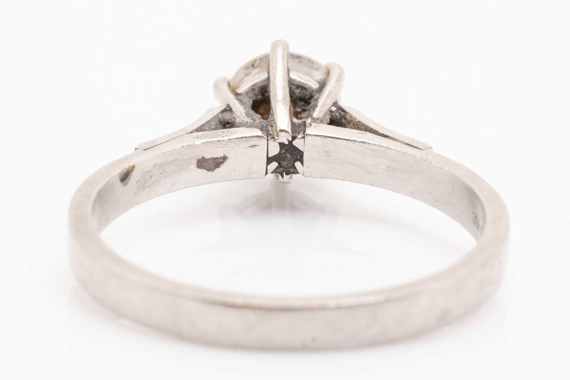 A diamond solitaire ring in platinum, comprising a brilliant-cut diamond in a high-profile six-claws - Image 3 of 6