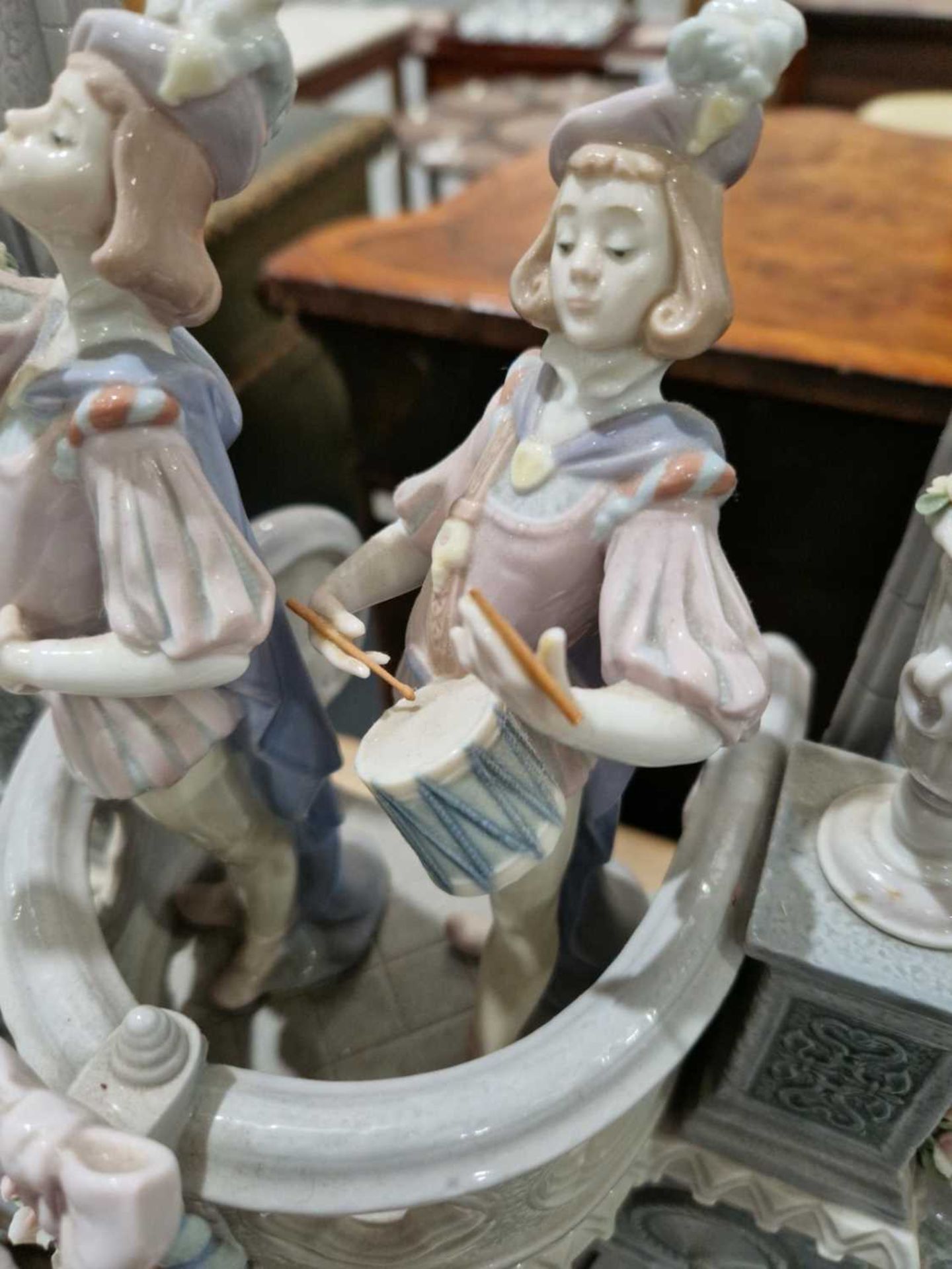 A large and impressive Lladro figure group, 'Cinderella's Arrival' No 263 (edition of 1,500?) - Bild 17 aus 18