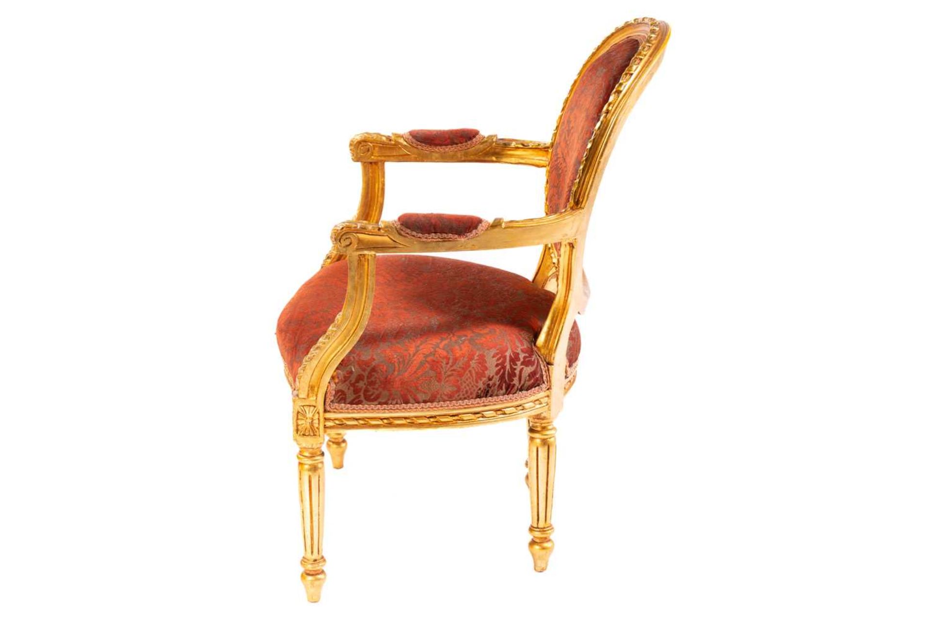 A Louis XVI style gilt wood fauteuil, 20th century, with cameo back and ribbon carved outline, - Bild 4 aus 17