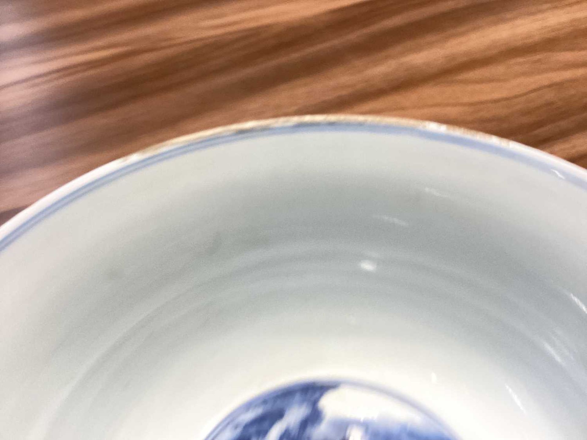 A Chinese blue and white Kangxi style porcelain bowl, with a slightly everted rim painted with - Bild 10 aus 20