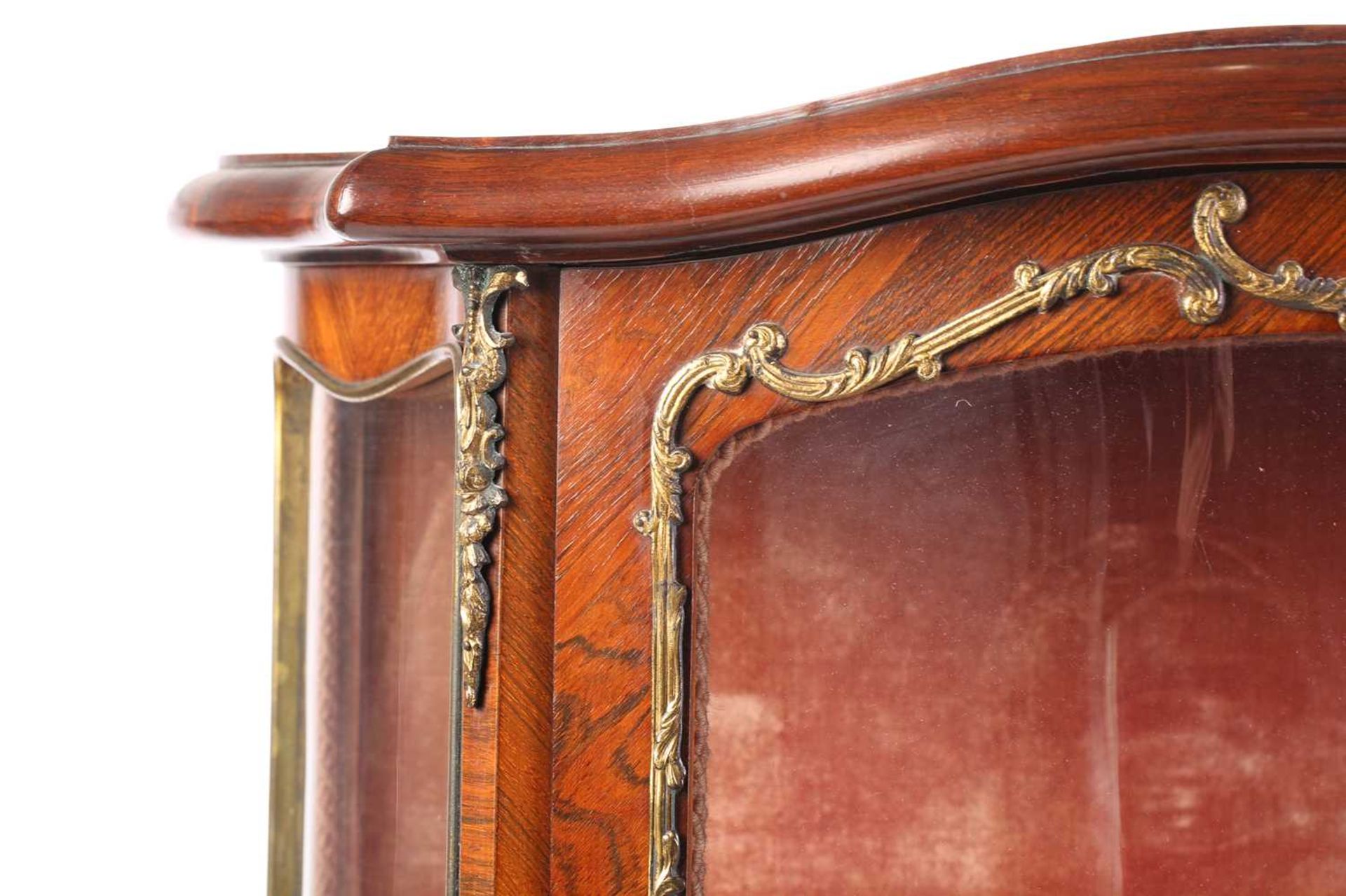 A Louis XV style serpentine figured rosewood and Vernis Martin standing vitrine, late 19th/early - Bild 3 aus 15