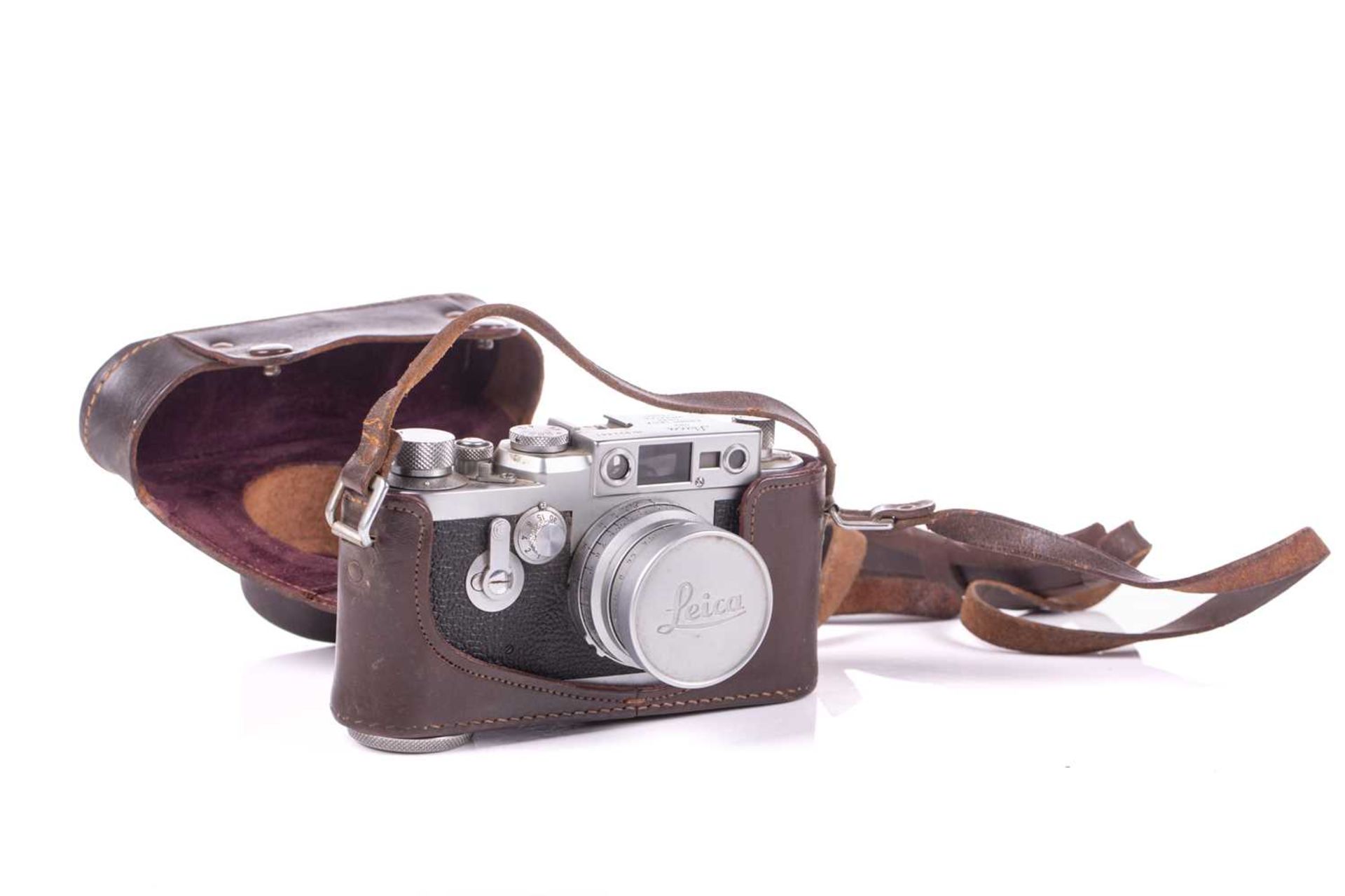 A 1958 Leica DBP Ernst Leitz GMBH Wetzlar IIIg camera, (No 933881), with Ernst Leitz GMBH Wetzlar - Image 2 of 20