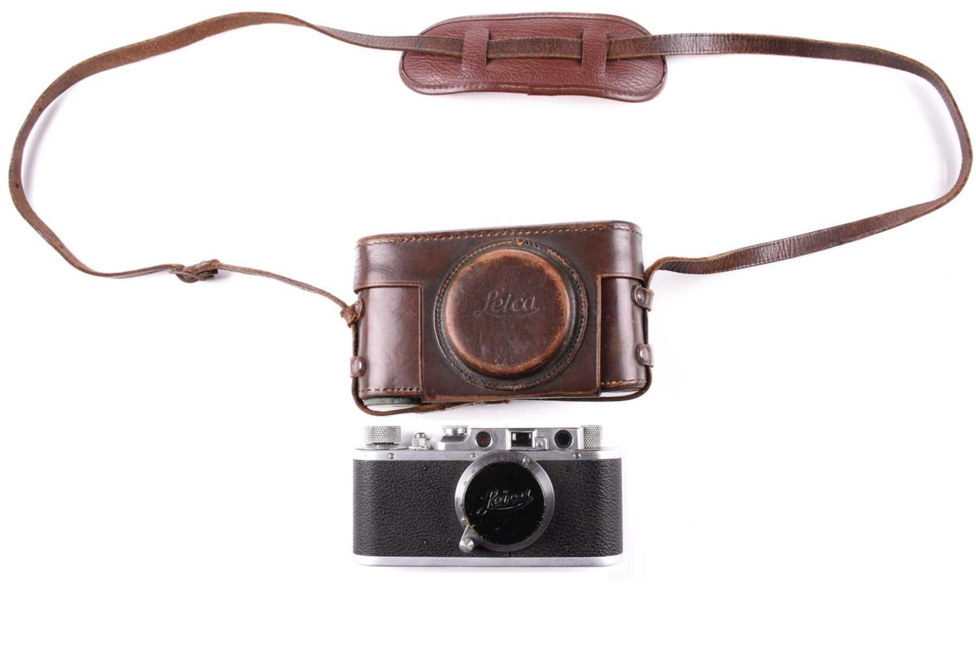 A Leitz Wetzlar Leica III Rangefinder camera, 35 mm, 1935, in original fitted leather case, serial - Image 2 of 14