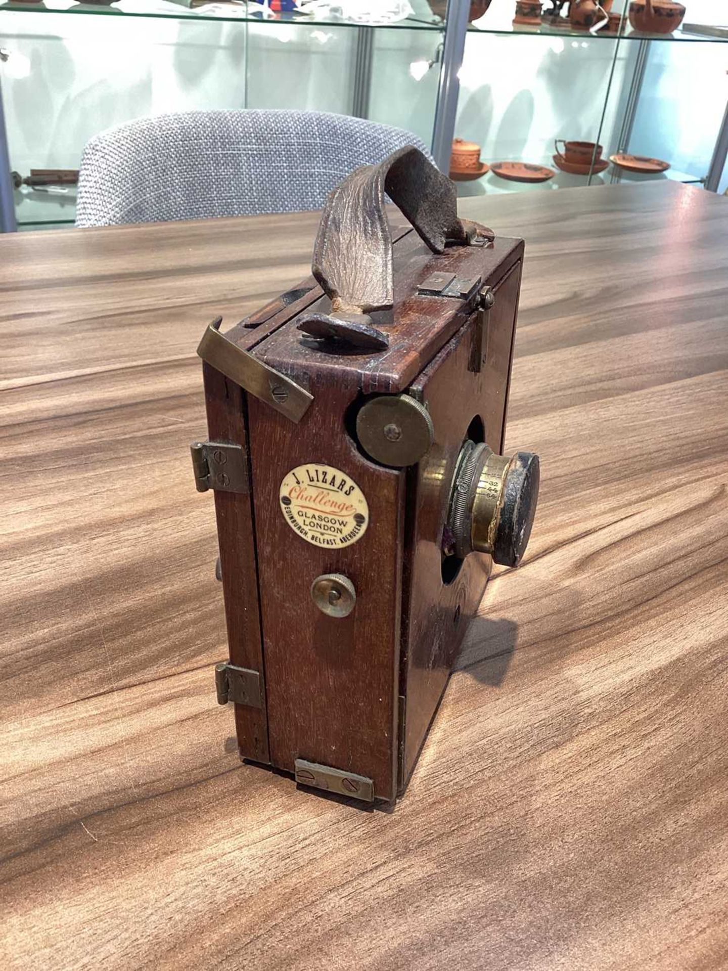 A collection of Edwardian and later cameras, to include a Linhof Technika of Germany standard 5 x - Bild 25 aus 31