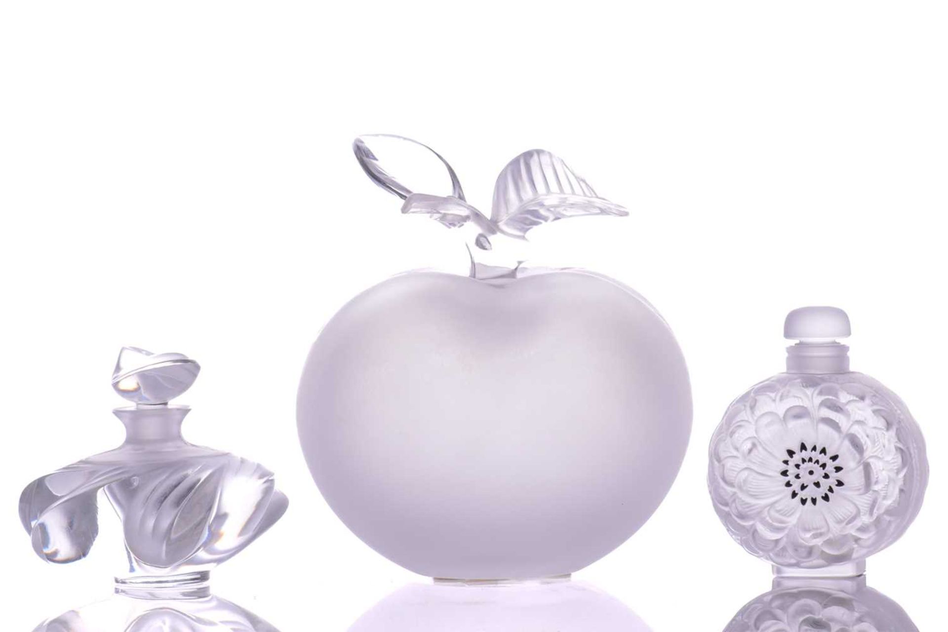 A Lalique "Grand Pomme" ‘Apple’ perfume bottle, No 11646; a Lalique ‘Dahlia’ perfume bottle, 9cm