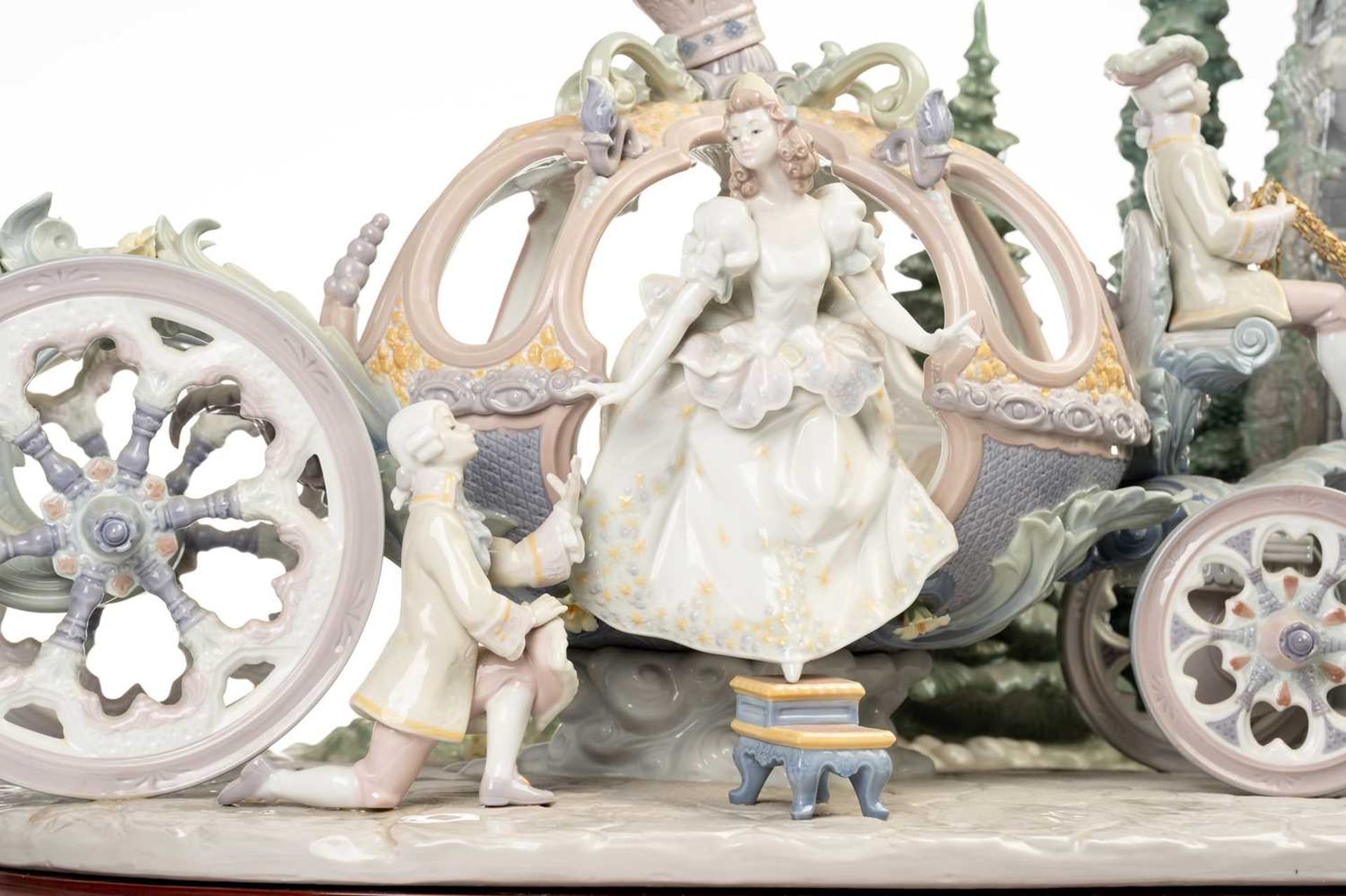 A large and impressive Lladro figure group, 'Cinderella's Arrival' No 263 (edition of 1,500?) - Image 2 of 18