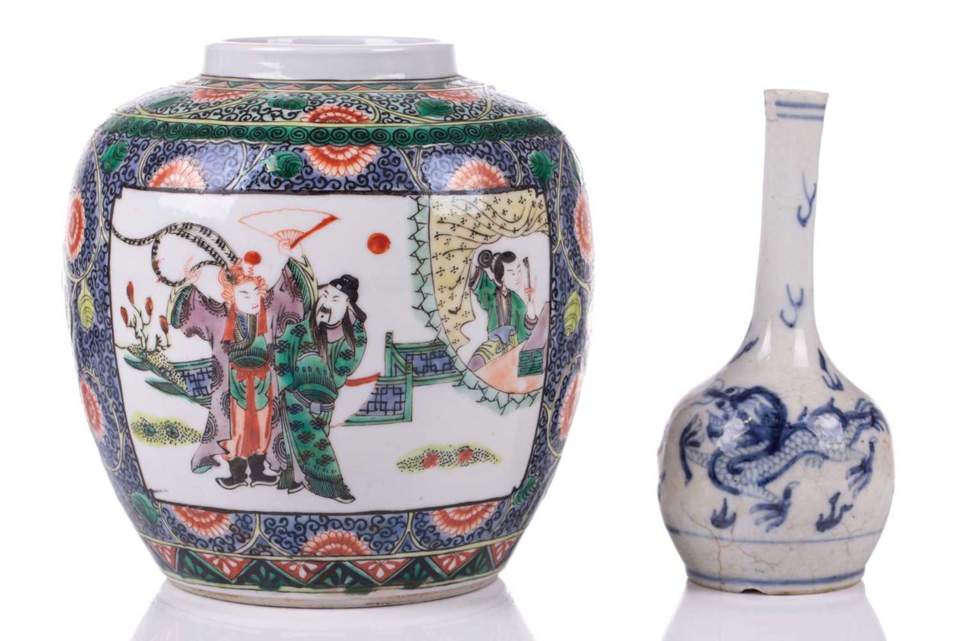 A Chinese porcelain ginger jar, 20th century, painted with panels of figures, within a tight - Bild 3 aus 11