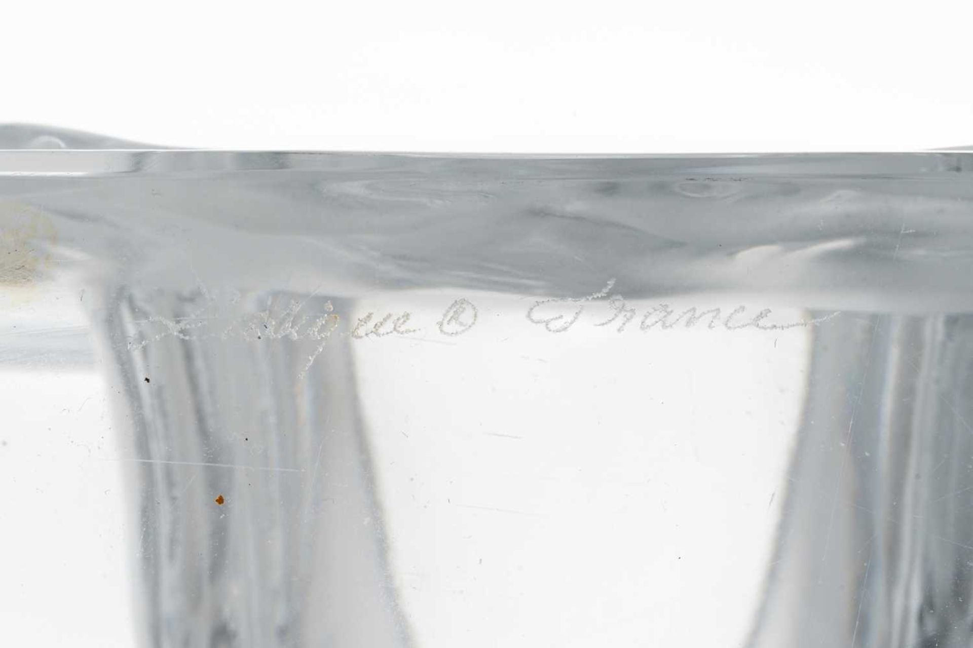 A Lalique frosted and clear glass 'Venise' vase, with lion heads in profile, etched 'Lalique France' - Bild 8 aus 9