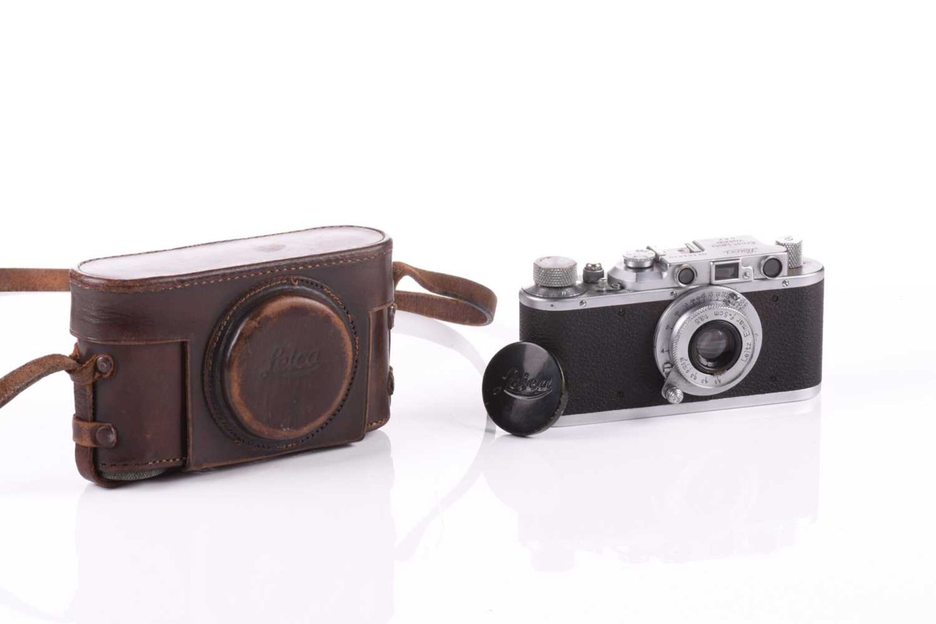 A Leitz Wetzlar Leica III Rangefinder camera, 35 mm, 1935, in original fitted leather case, serial - Bild 10 aus 14