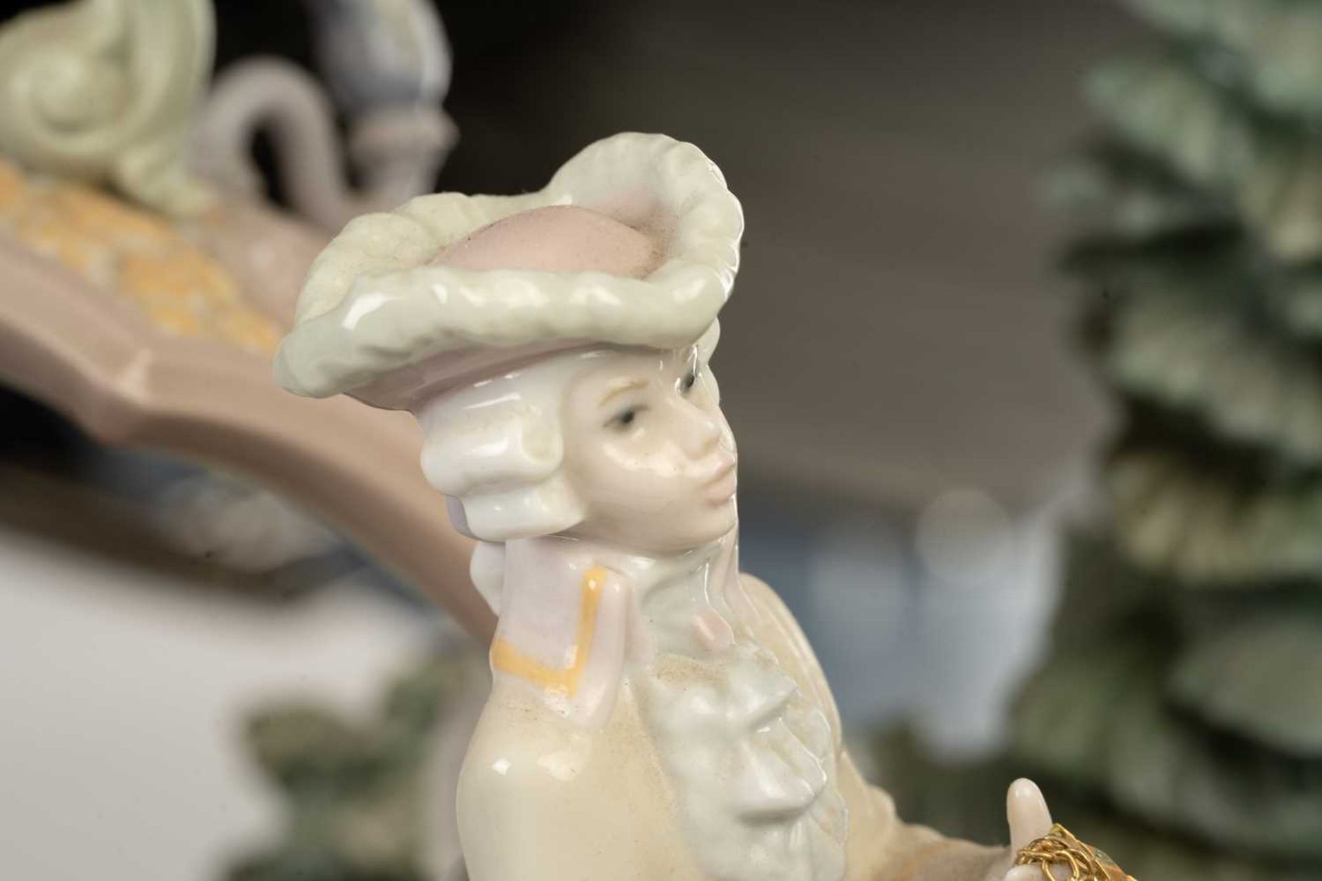 A large and impressive Lladro figure group, 'Cinderella's Arrival' No 263 (edition of 1,500?) - Bild 7 aus 18