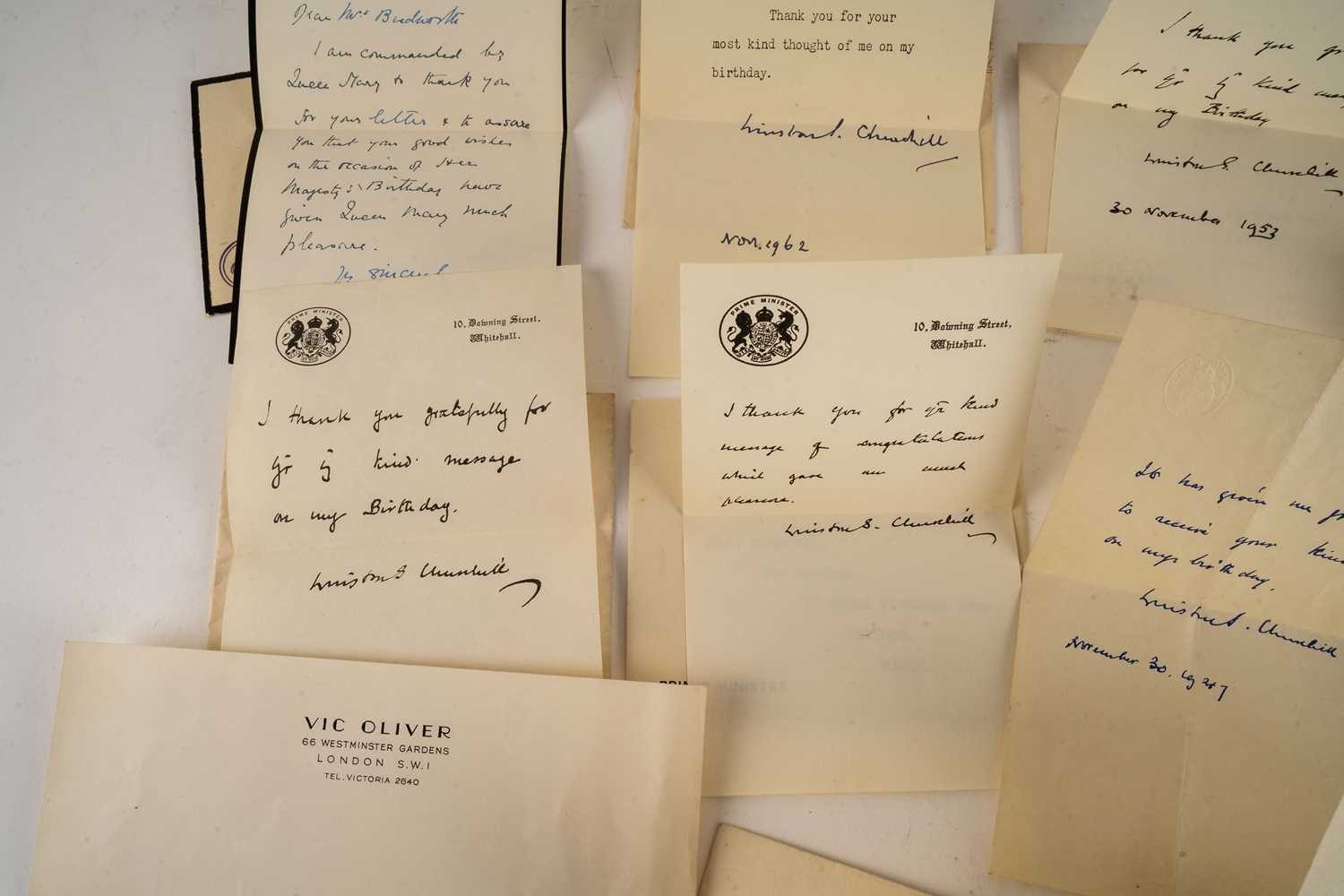 A collection of 1950s Winston Churchill facsimile thank you letters, including five on Downing - Image 13 of 13