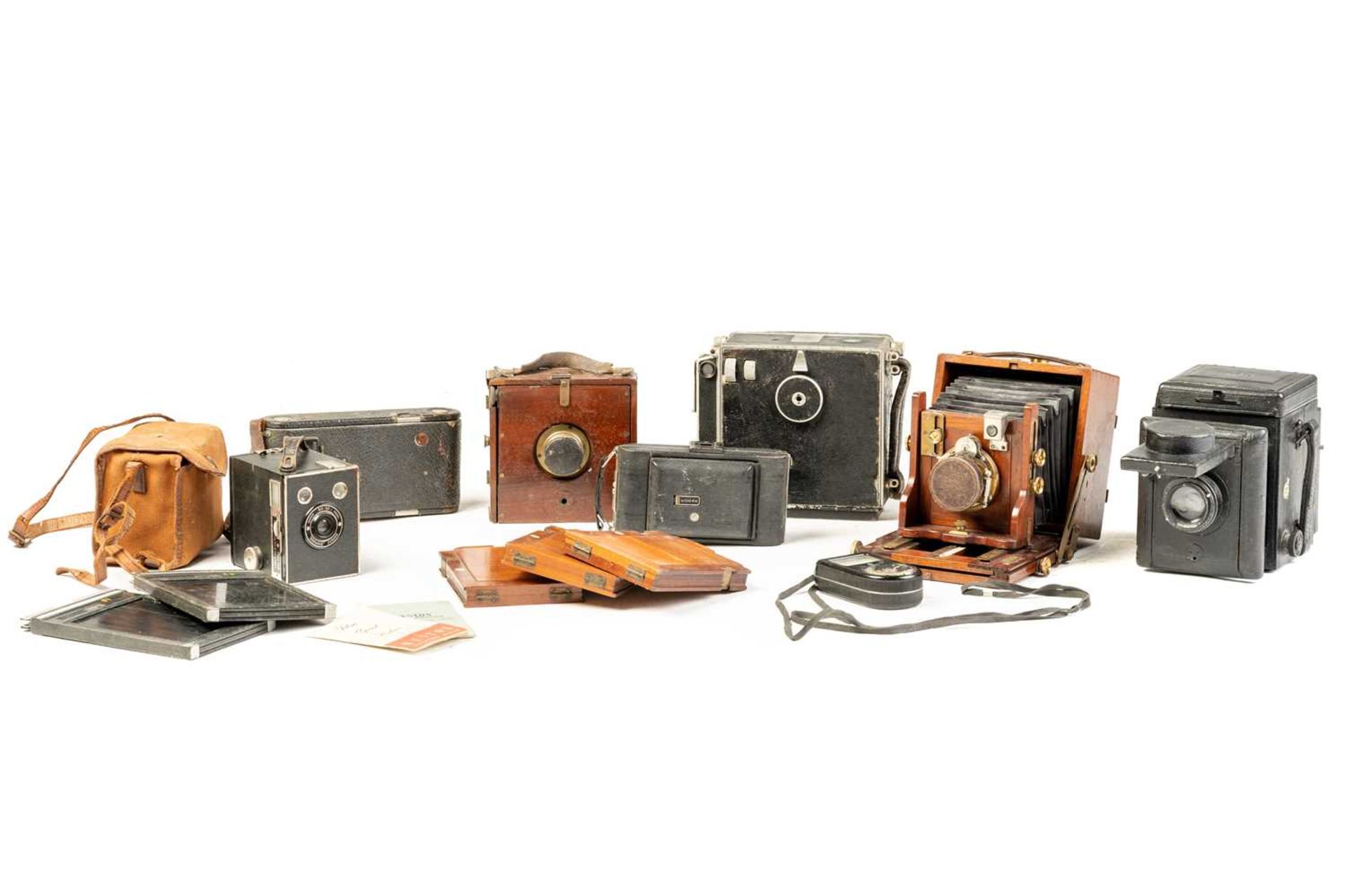 A collection of Edwardian and later cameras, to include a Linhof Technika of Germany standard 5 x