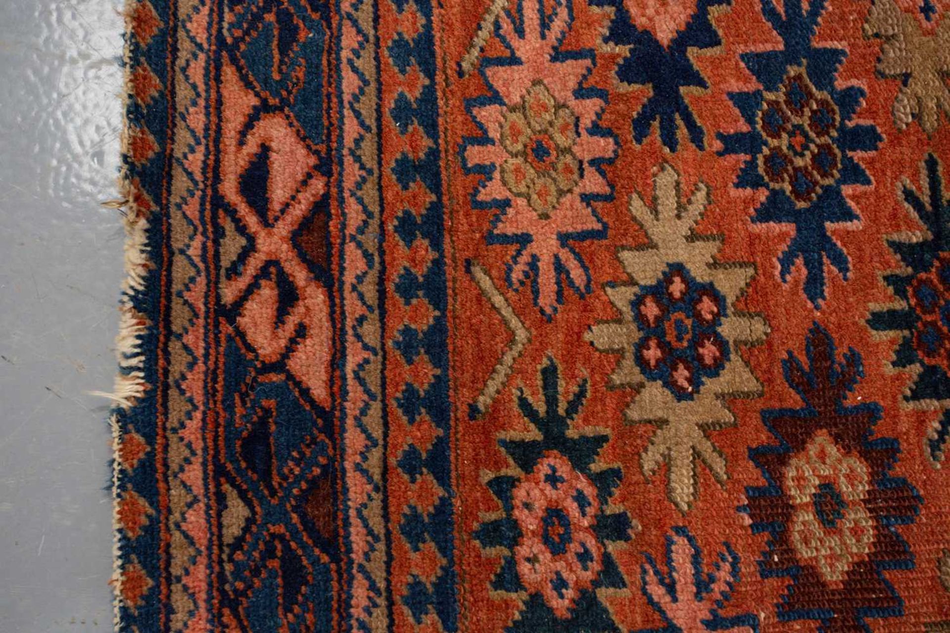 A Caucasian rug with overall star decoration on a muted red ground, probably early 20th-century - Image 5 of 8