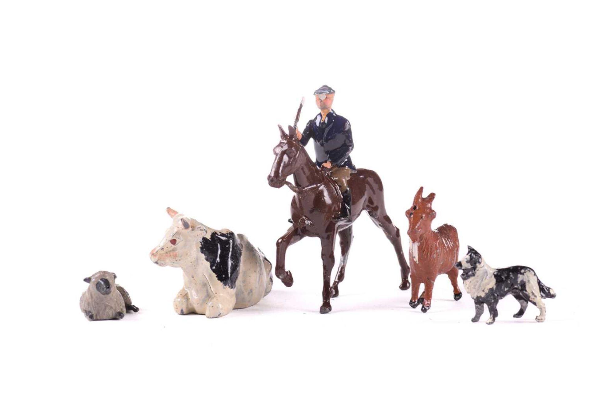 A large collection of vintage Britains and other diecast farmyard figures, and equipment including a - Bild 35 aus 43