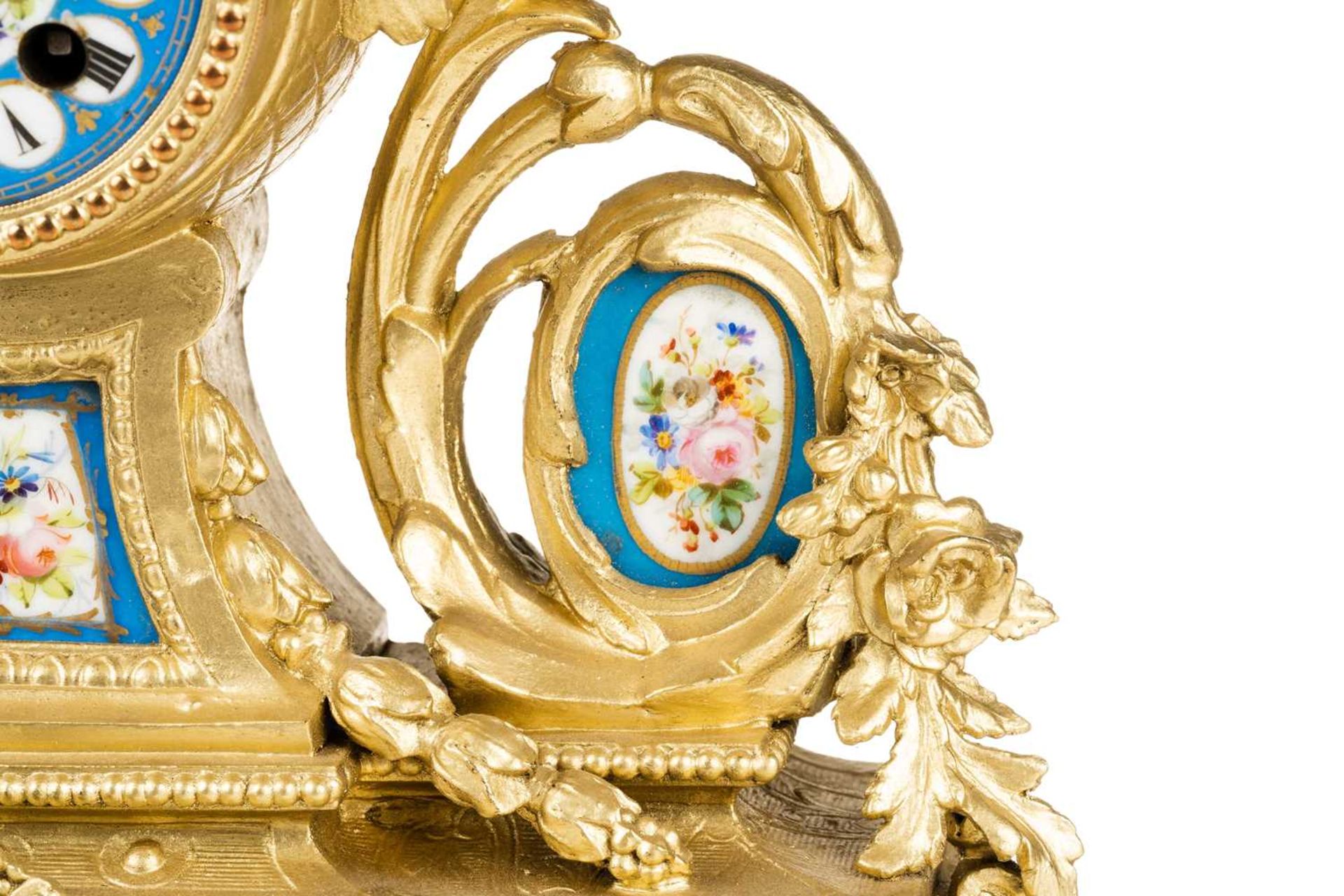 A Louis XVI-style 8-day gilt metal mantle clock, late 19th century, the architectural case set - Bild 4 aus 15