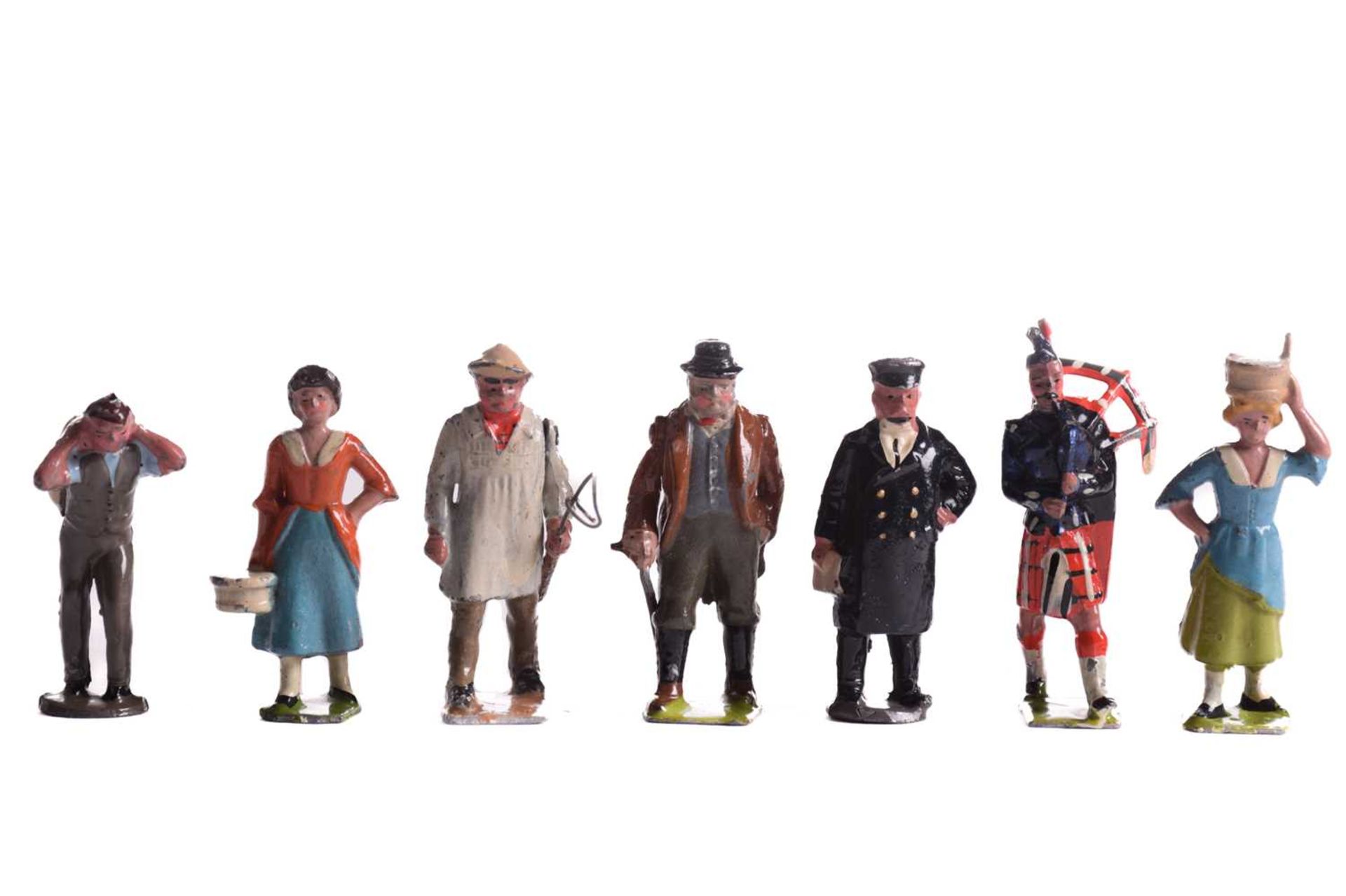 A large collection of vintage Britains and other diecast farmyard figures, and equipment including a - Bild 39 aus 43