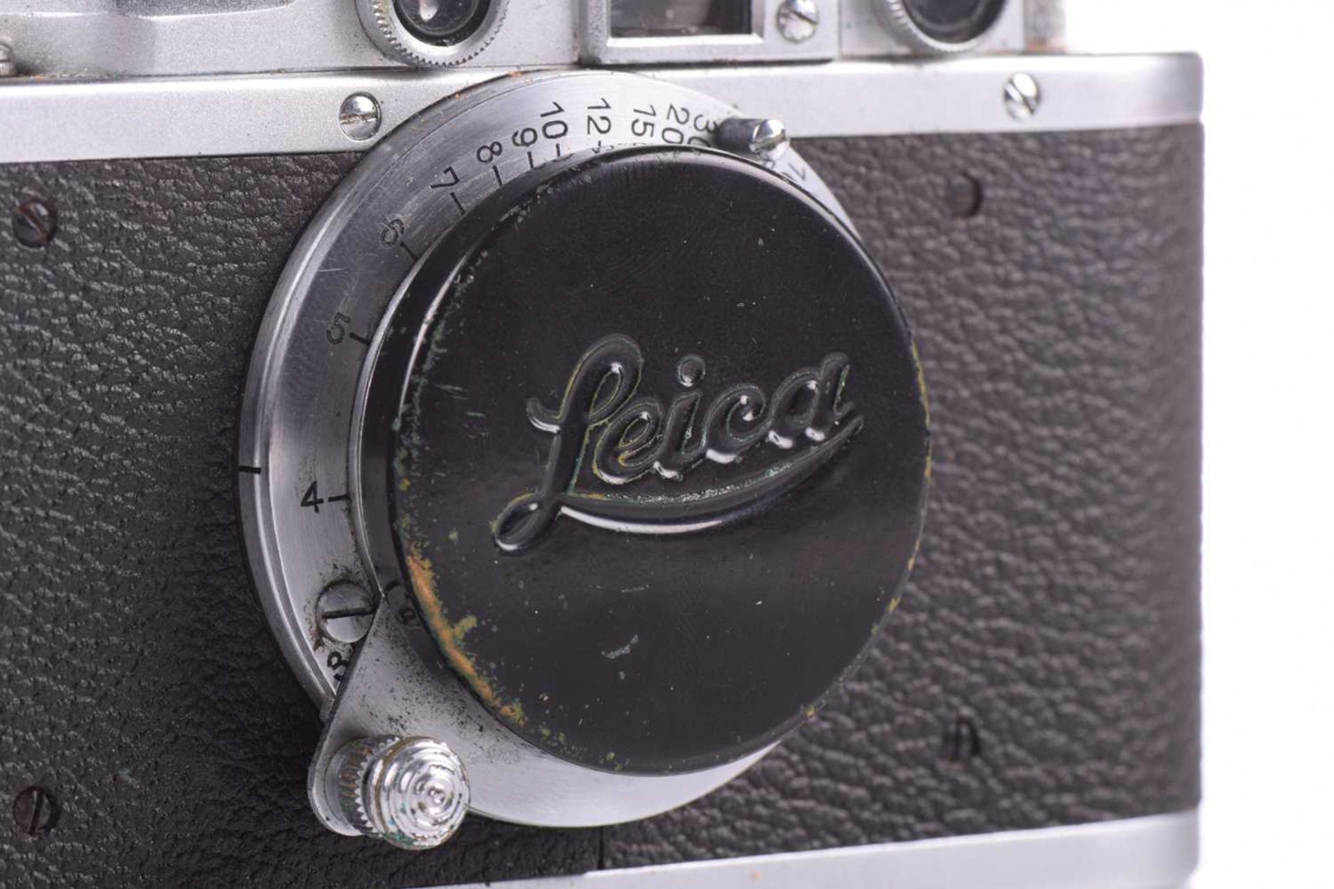 A Leitz Wetzlar Leica III Rangefinder camera, 35 mm, 1935, in original fitted leather case, serial - Bild 7 aus 14