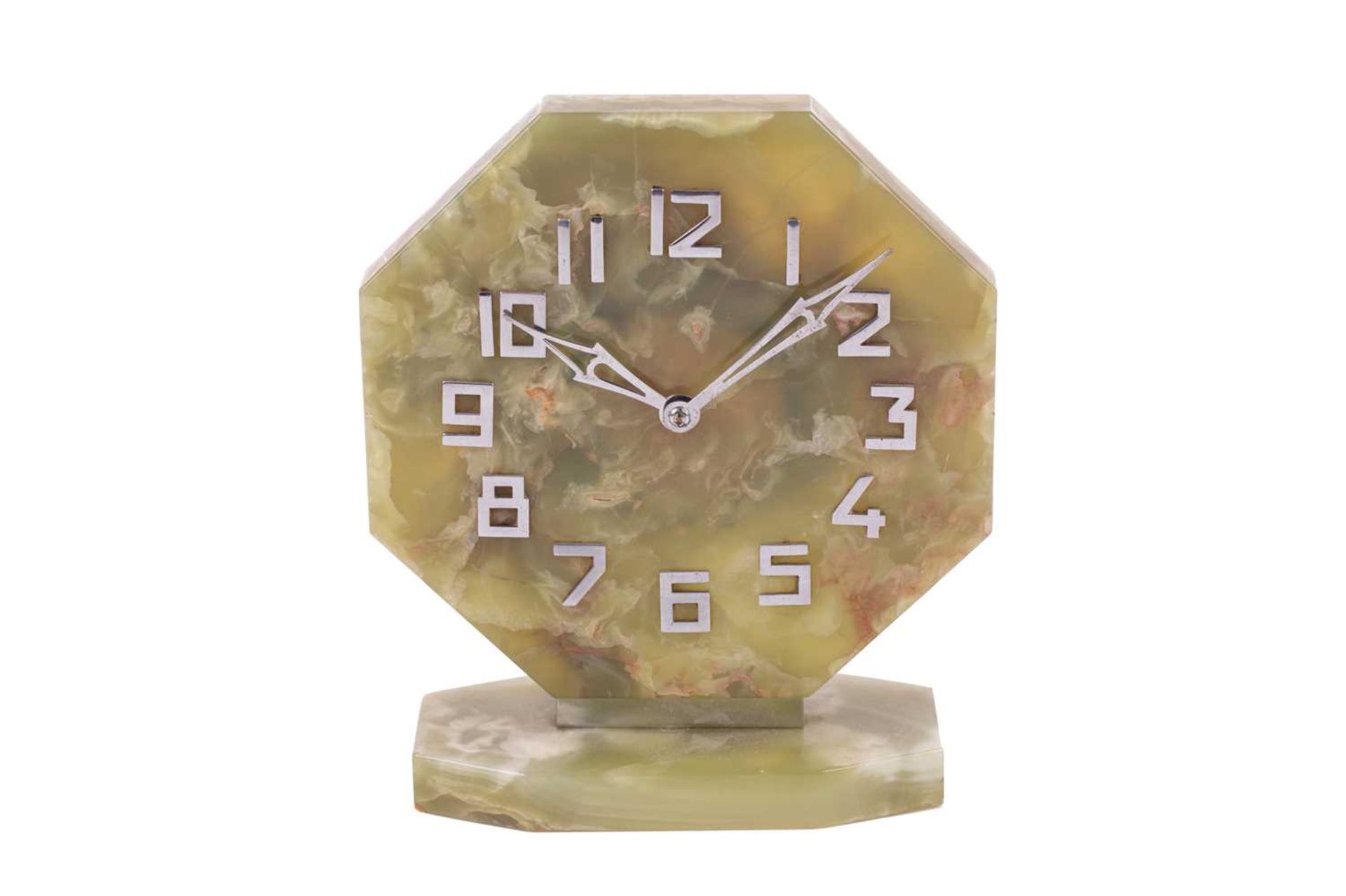 An Art Deco Smith of Enfield Austrian green onyx mantle clock, early 20th century, the solid - Bild 7 aus 14