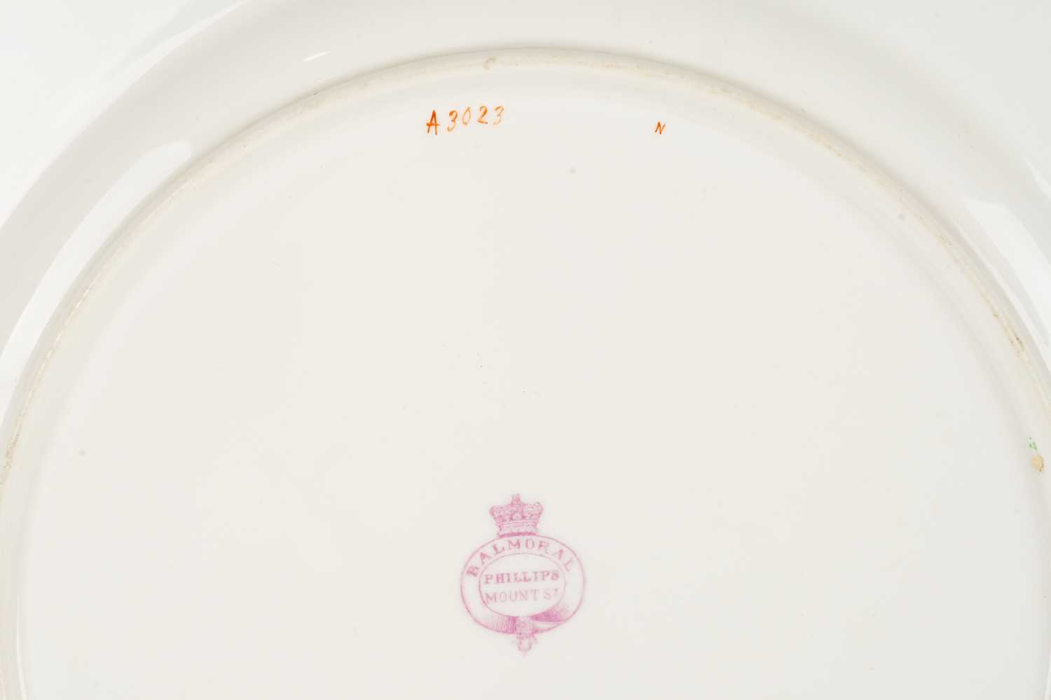 Queen Victoria & Prince Albert: a rare dessert plate, 19th century, bearing a gilt highlighted 'V A' - Image 5 of 9