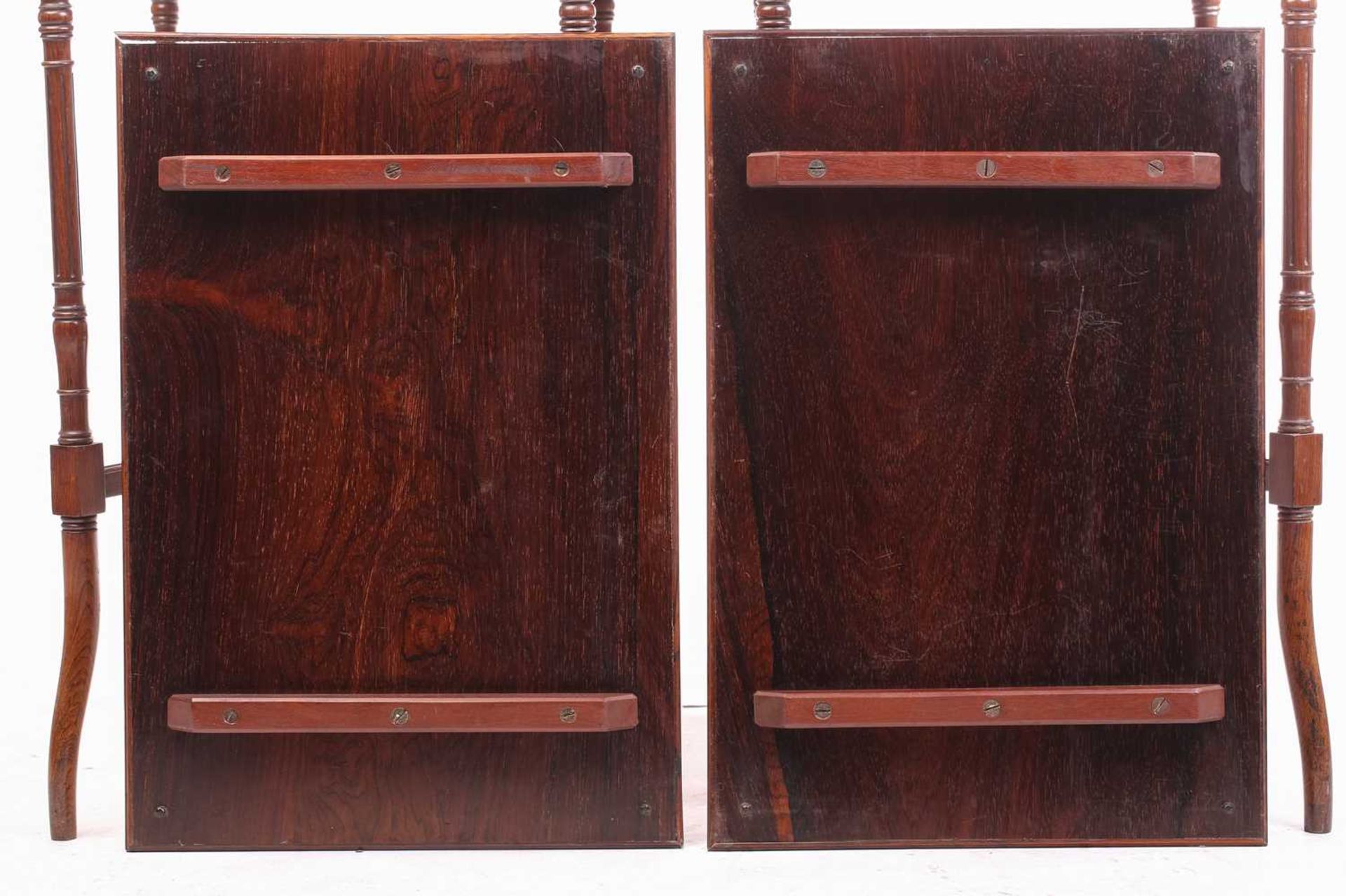 A pair of Edwardian rectangular figured rosewood jardiniere/ wine cooler tables, possibly by Edwards - Bild 12 aus 16