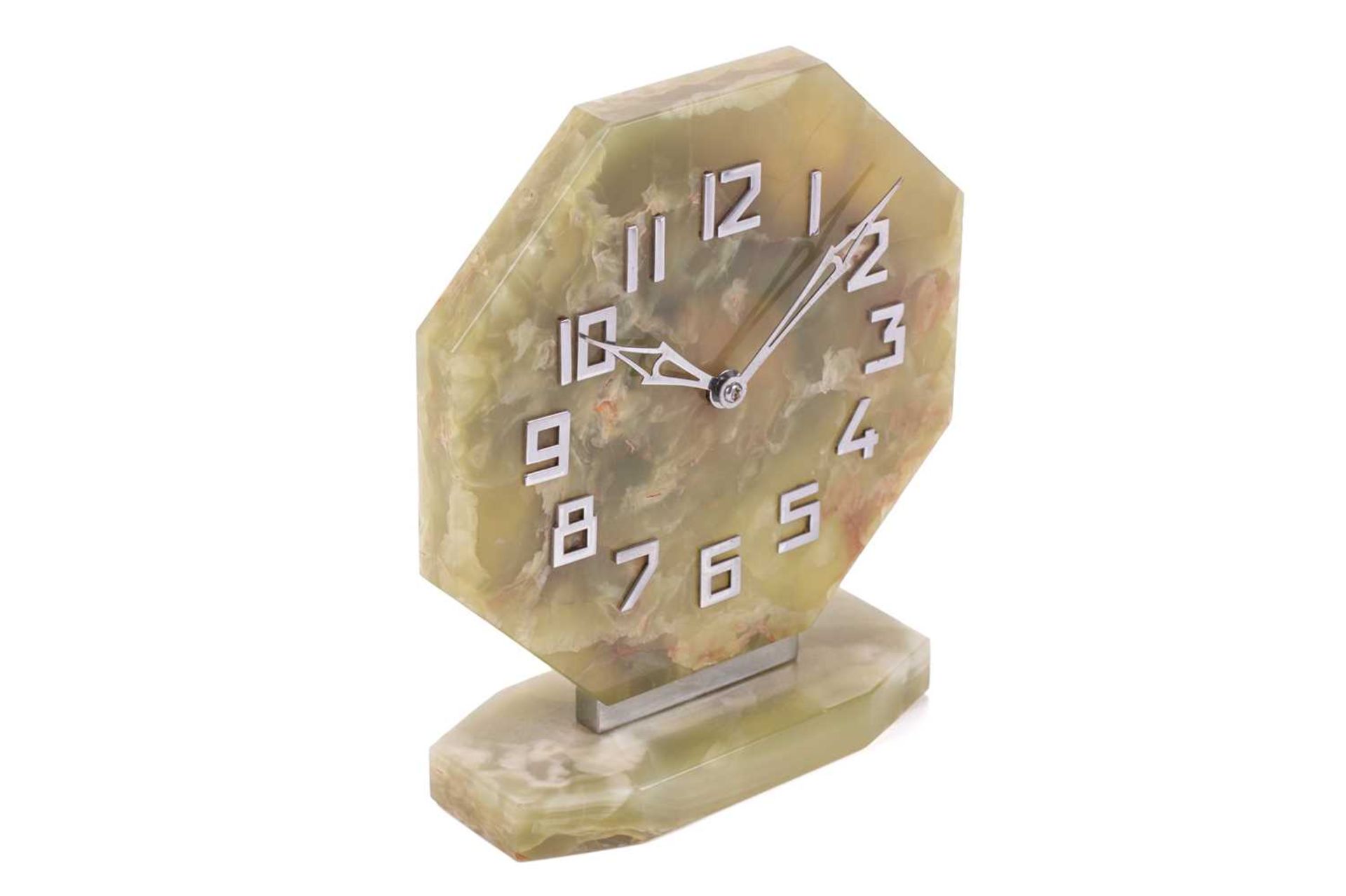 An Art Deco Smith of Enfield Austrian green onyx mantle clock, early 20th century, the solid - Bild 8 aus 14