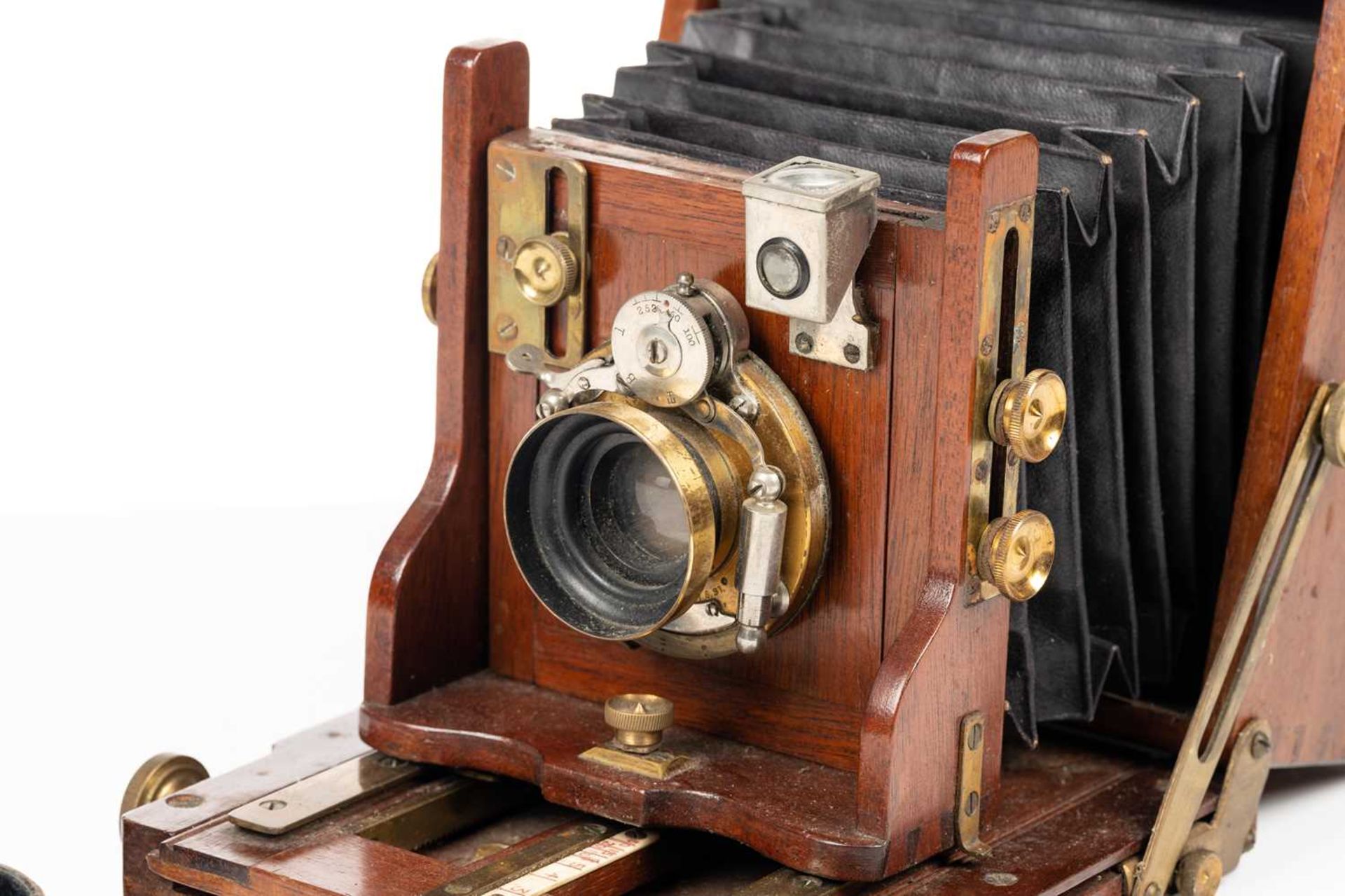 A collection of Edwardian and later cameras, to include a Linhof Technika of Germany standard 5 x - Bild 7 aus 31