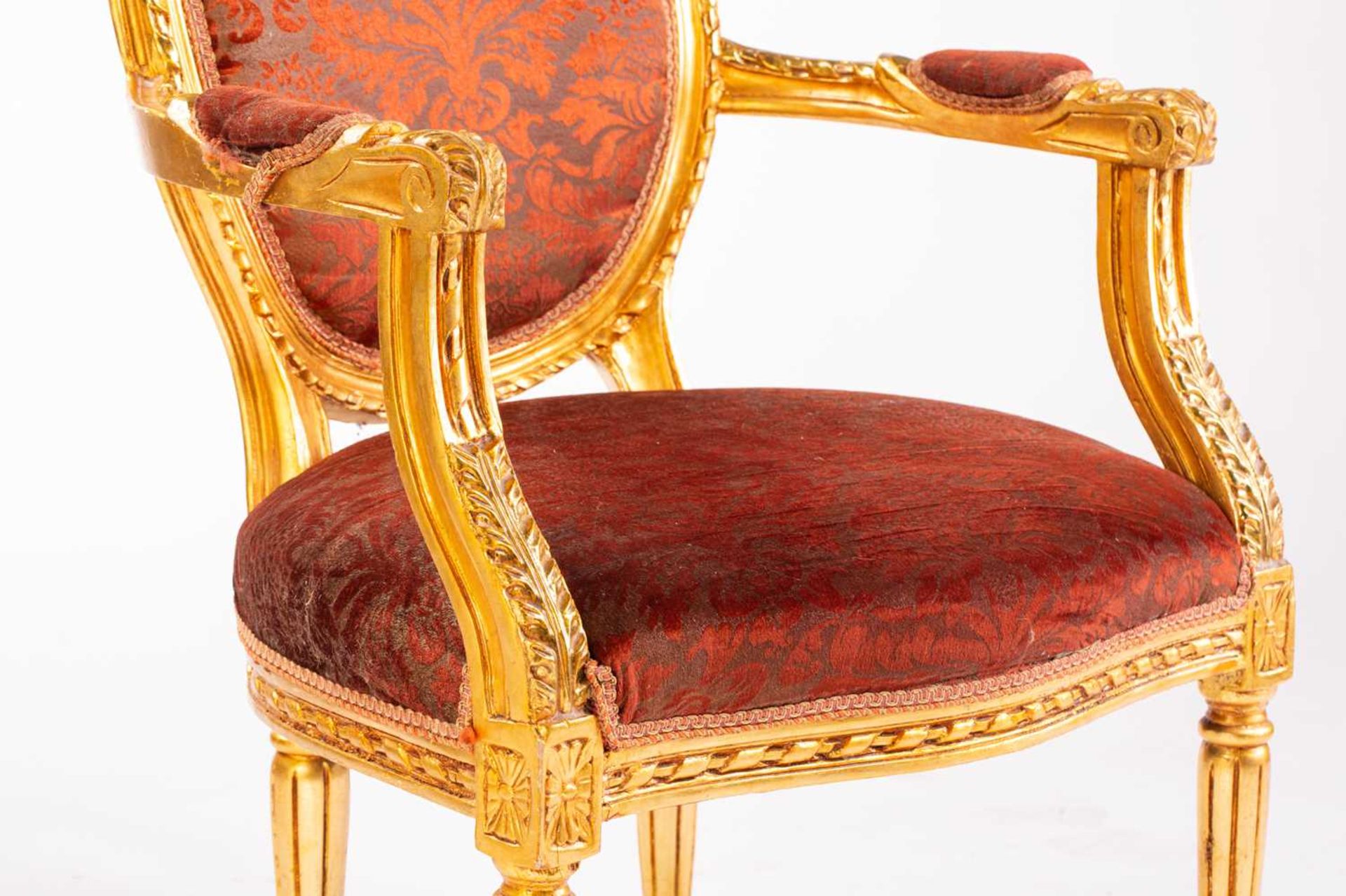 A Louis XVI style gilt wood fauteuil, 20th century, with cameo back and ribbon carved outline, - Bild 12 aus 17