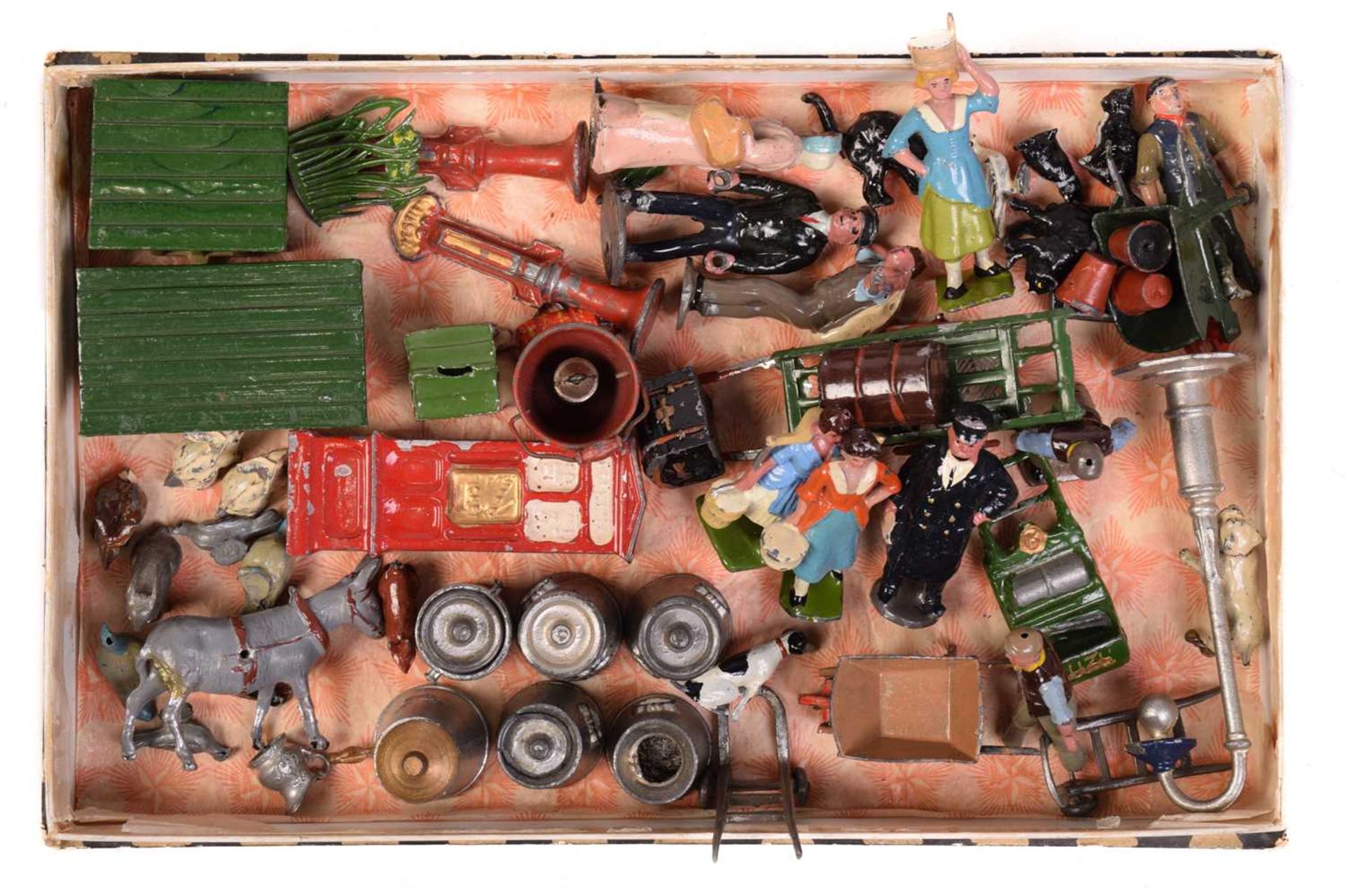 A large collection of vintage Britains and other diecast farmyard figures, and equipment including a - Bild 12 aus 43