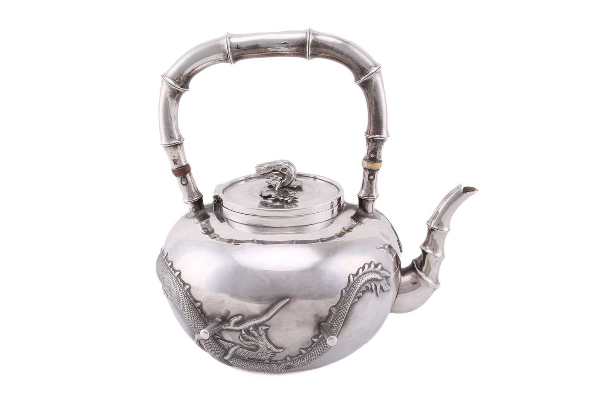 A Chinese silver four piece tea set by Wang Hing, late Qing, the covers with knops in the form of - Bild 2 aus 24