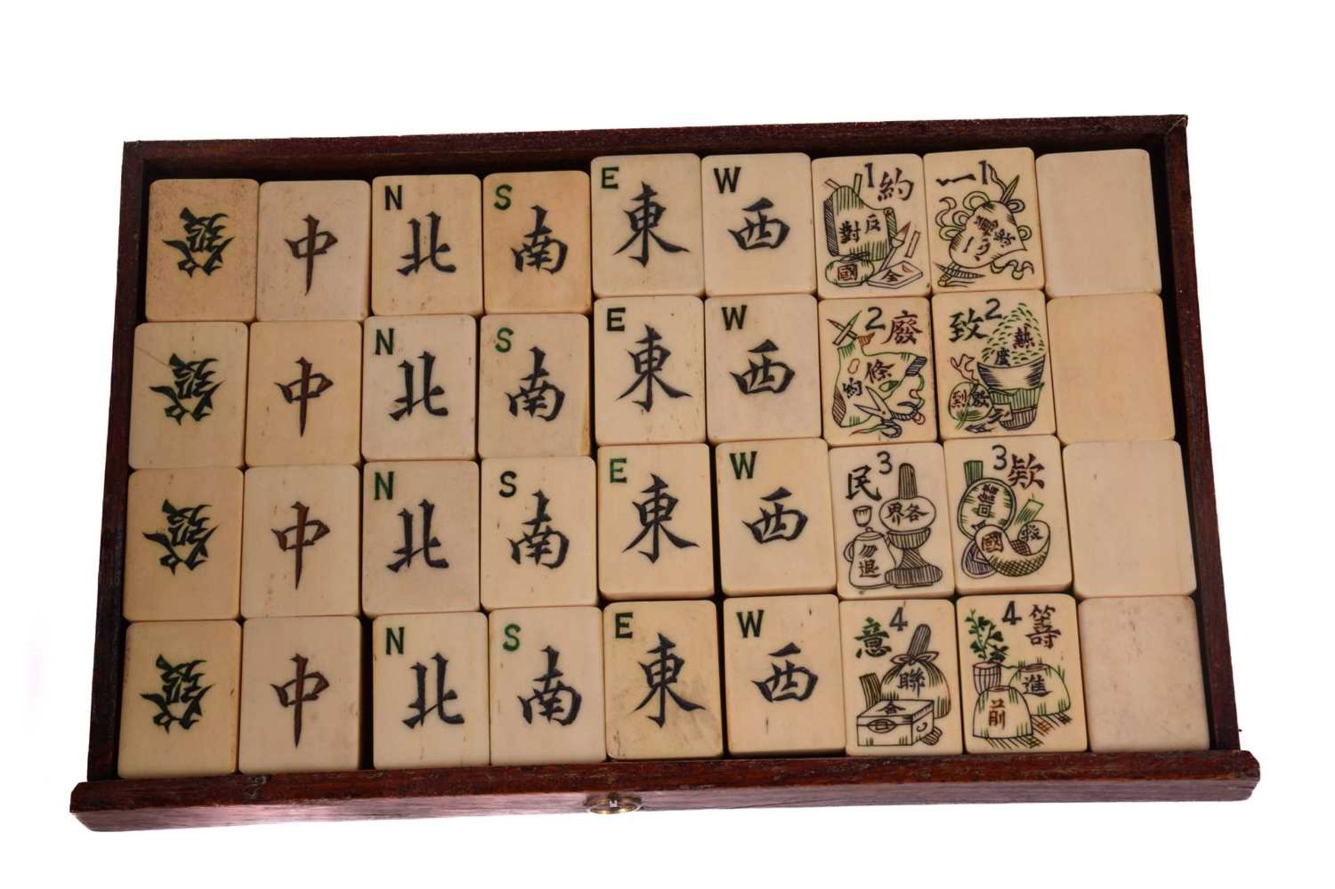 A Chinese Mahjong set, late Qing/early 20th century, complete with numerous bone sticks and bamboo - Image 5 of 18