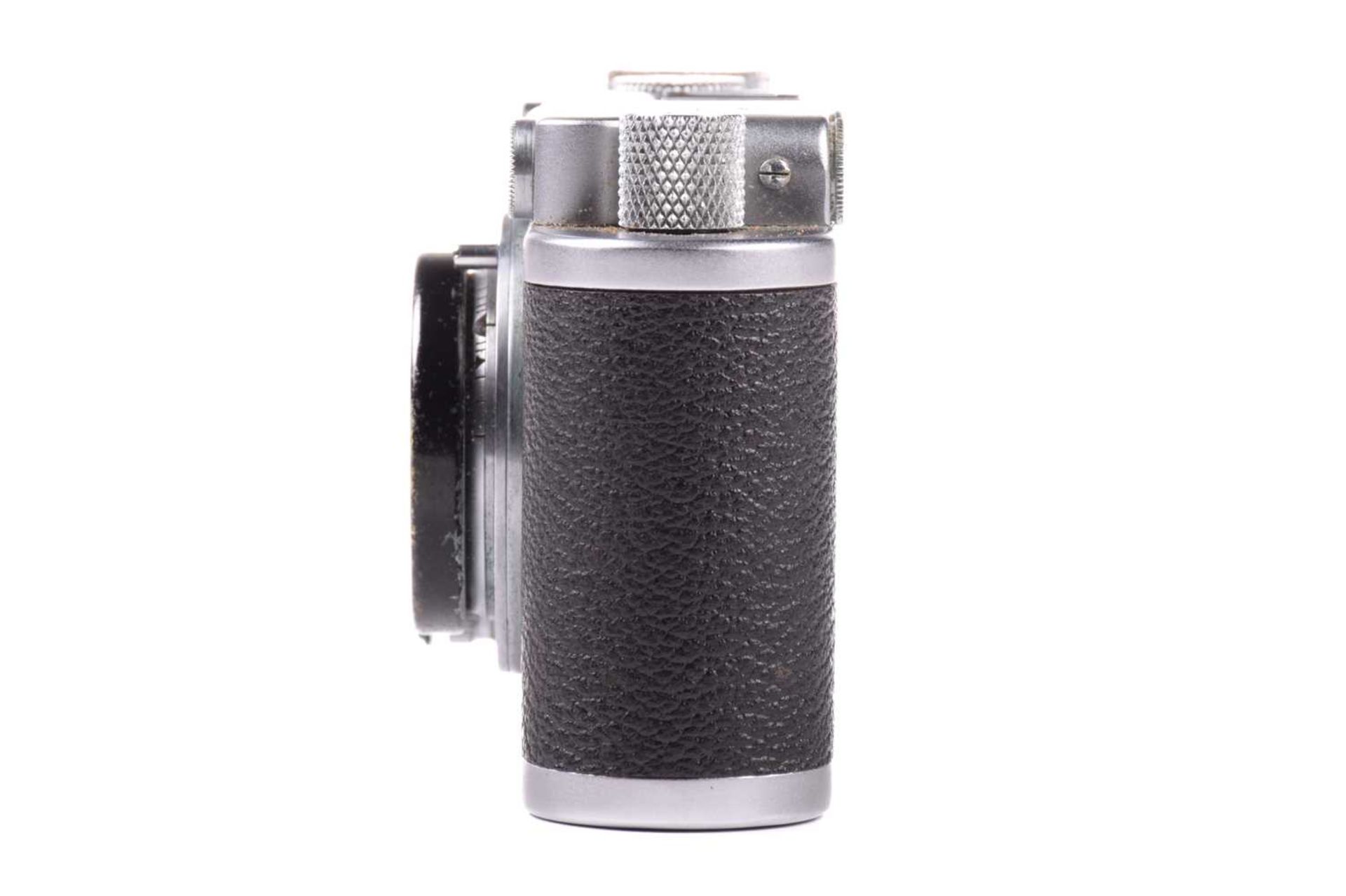 A Leitz Wetzlar Leica III Rangefinder camera, 35 mm, 1935, in original fitted leather case, serial - Bild 8 aus 14