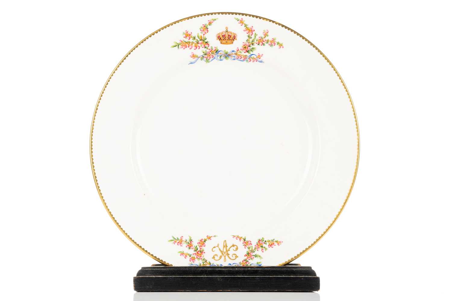 Queen Victoria & Prince Albert: a rare dessert plate, 19th century, bearing a gilt highlighted 'V A' - Image 6 of 9