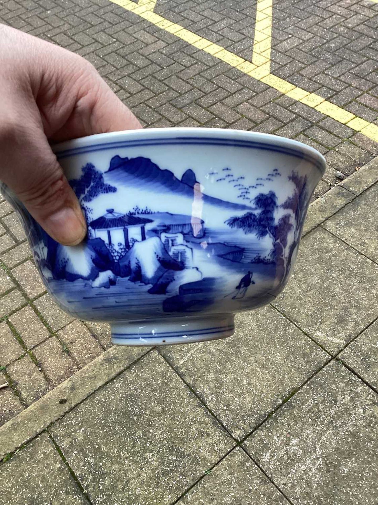 A Chinese blue and white Kangxi style porcelain bowl, with a slightly everted rim painted with - Bild 20 aus 20