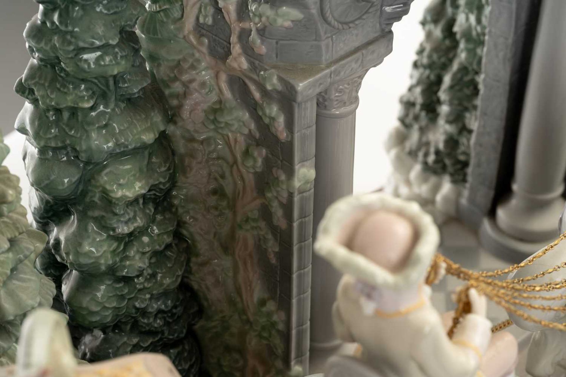 A large and impressive Lladro figure group, 'Cinderella's Arrival' No 263 (edition of 1,500?) - Bild 13 aus 18