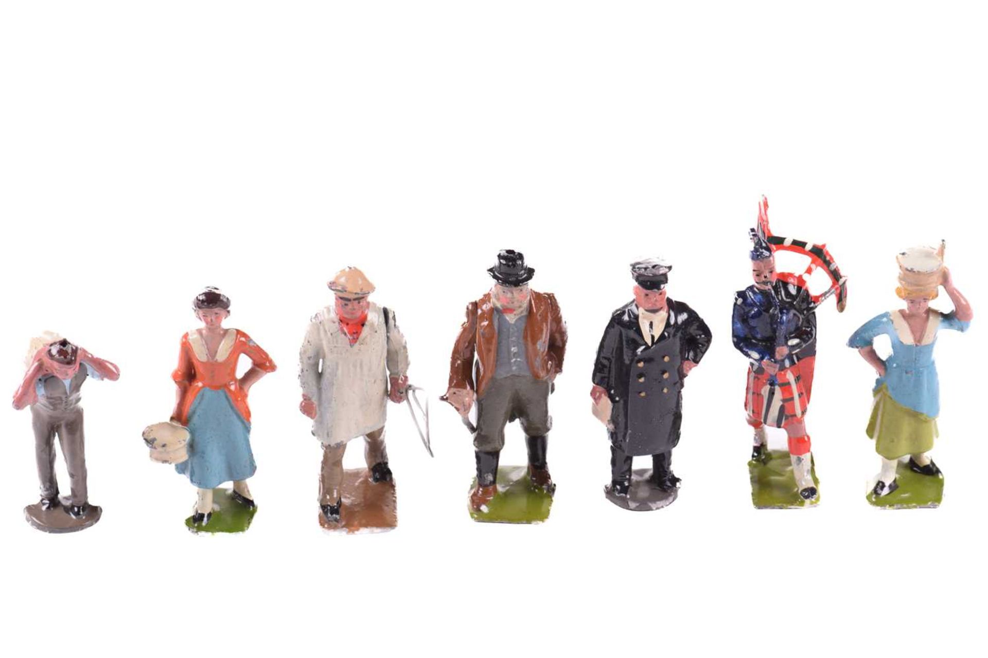 A large collection of vintage Britains and other diecast farmyard figures, and equipment including a - Bild 36 aus 43