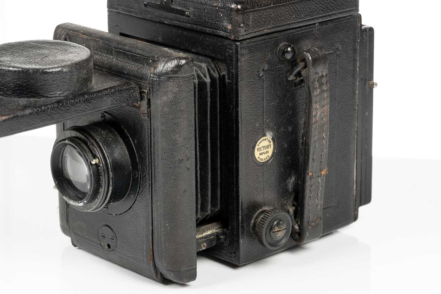 A collection of Edwardian and later cameras, to include a Linhof Technika of Germany standard 5 x - Image 4 of 31