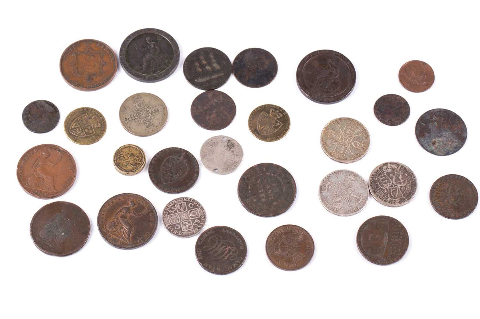A collection of UK coins and trade tokens, comprising a Charles I 20 shilling coin weight, a William - Bild 7 aus 12