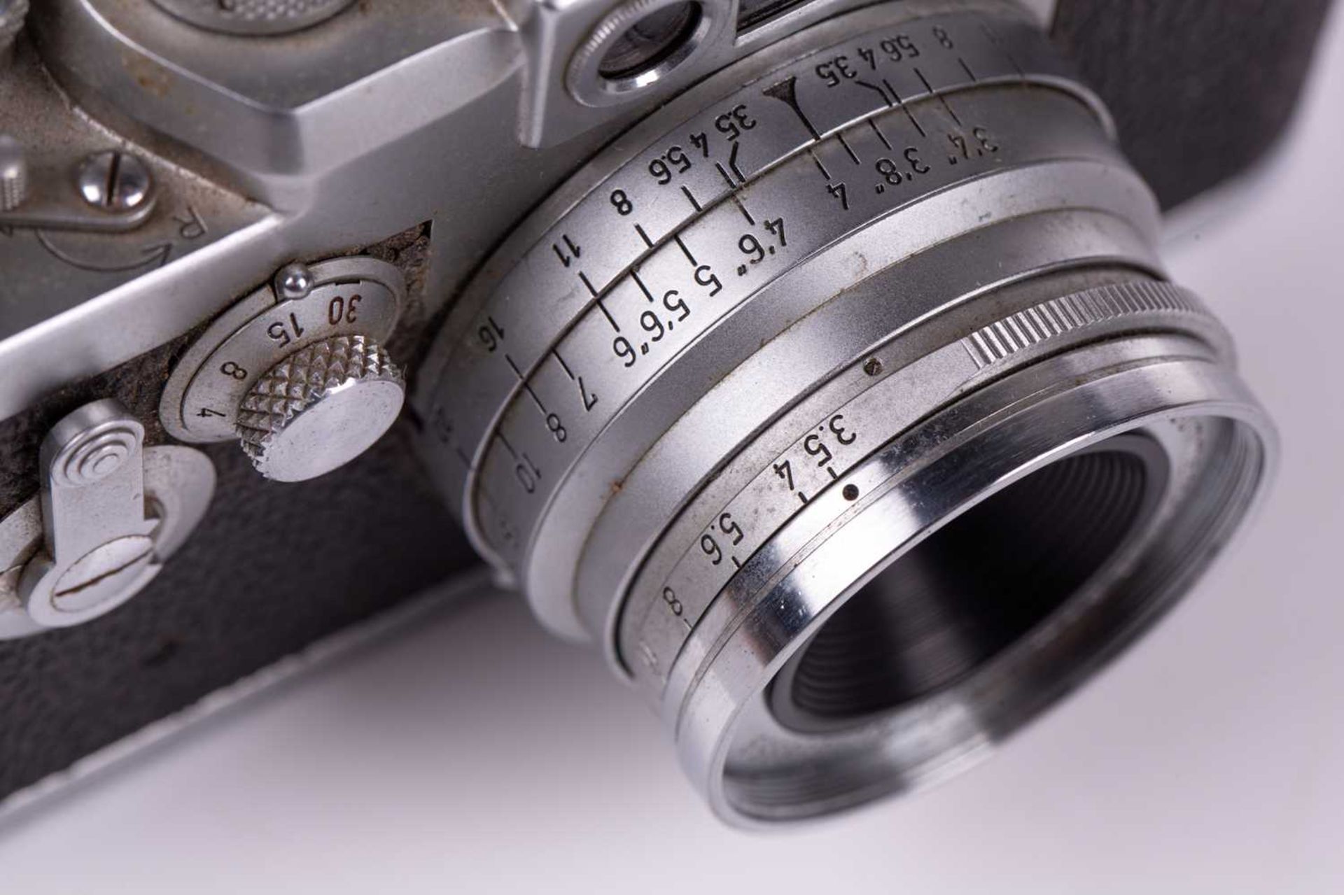 A 1958 Leica DBP Ernst Leitz GMBH Wetzlar IIIg camera, (No 933881), with Ernst Leitz GMBH Wetzlar - Image 12 of 20