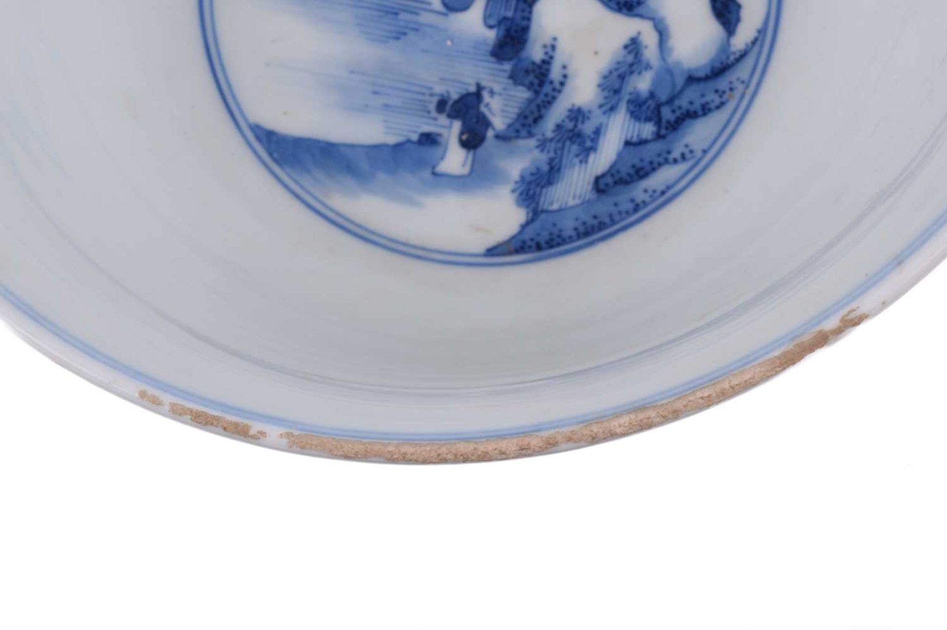 A Chinese blue and white Kangxi style porcelain bowl, with a slightly everted rim painted with - Bild 8 aus 20